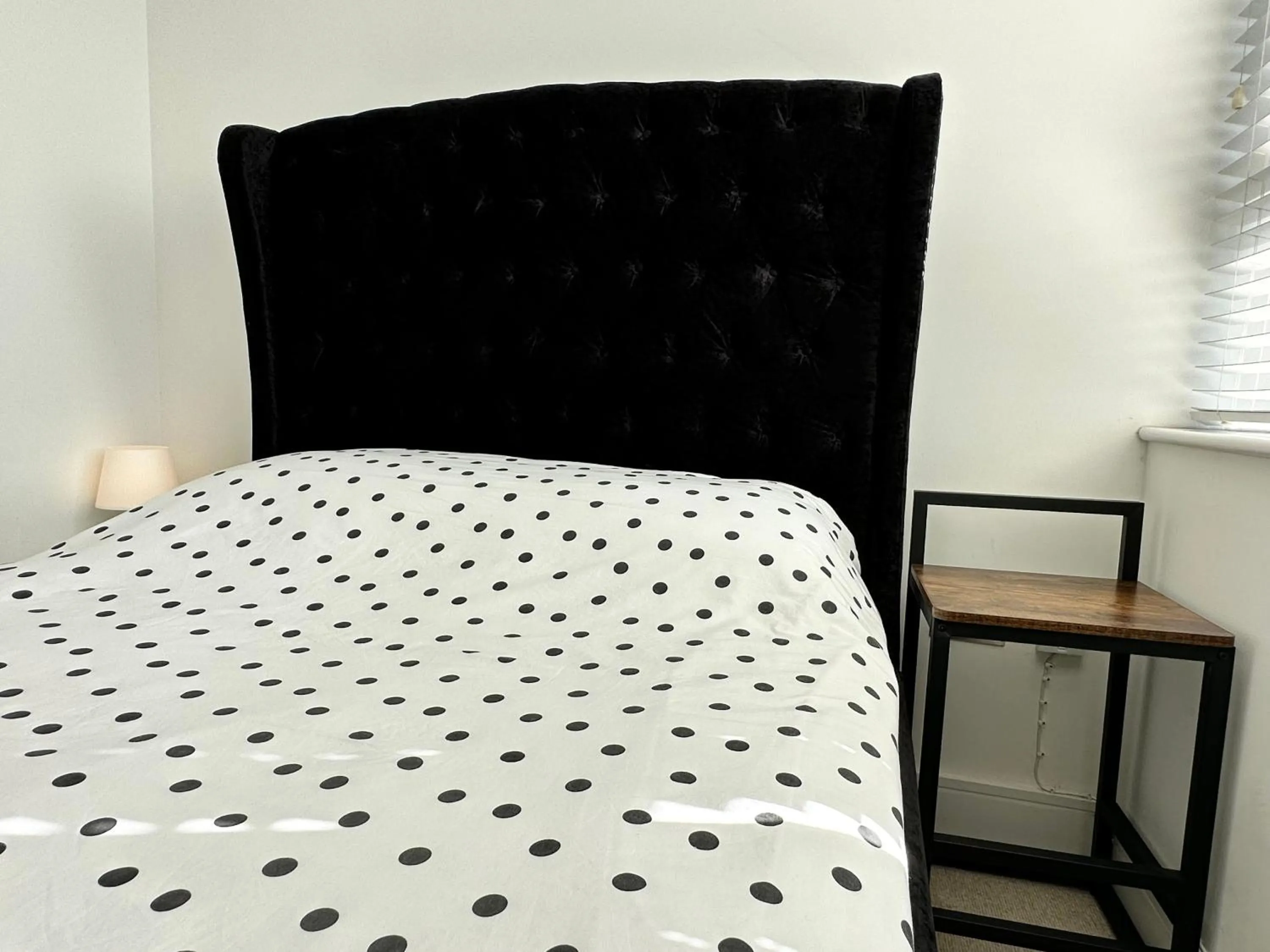 Bed in Comfort Stay Apartment in the heart of Haywards Heath