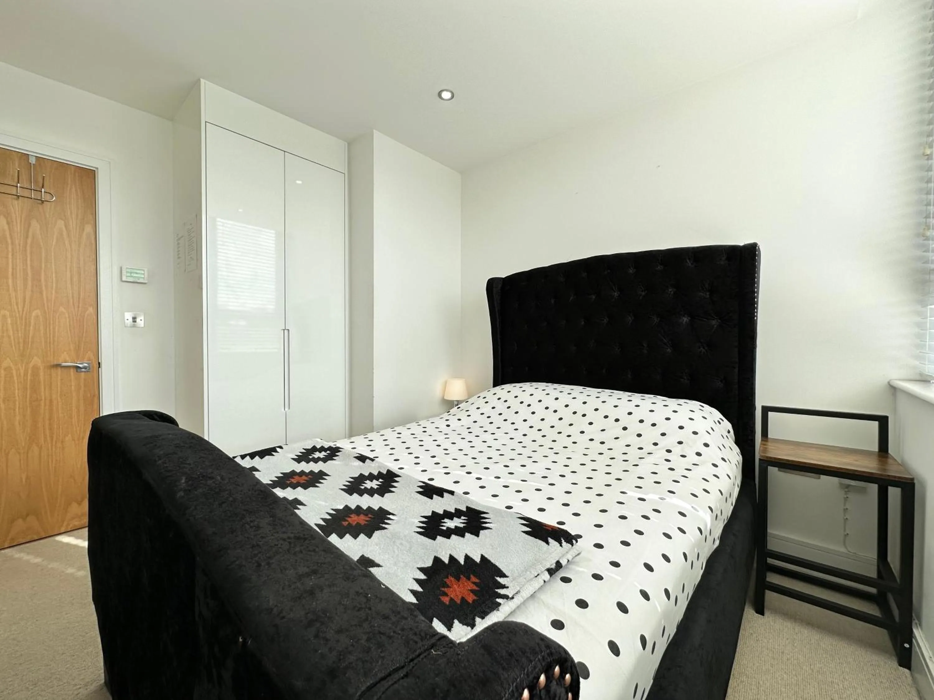 Bed in Comfort Stay Apartment in the heart of Haywards Heath