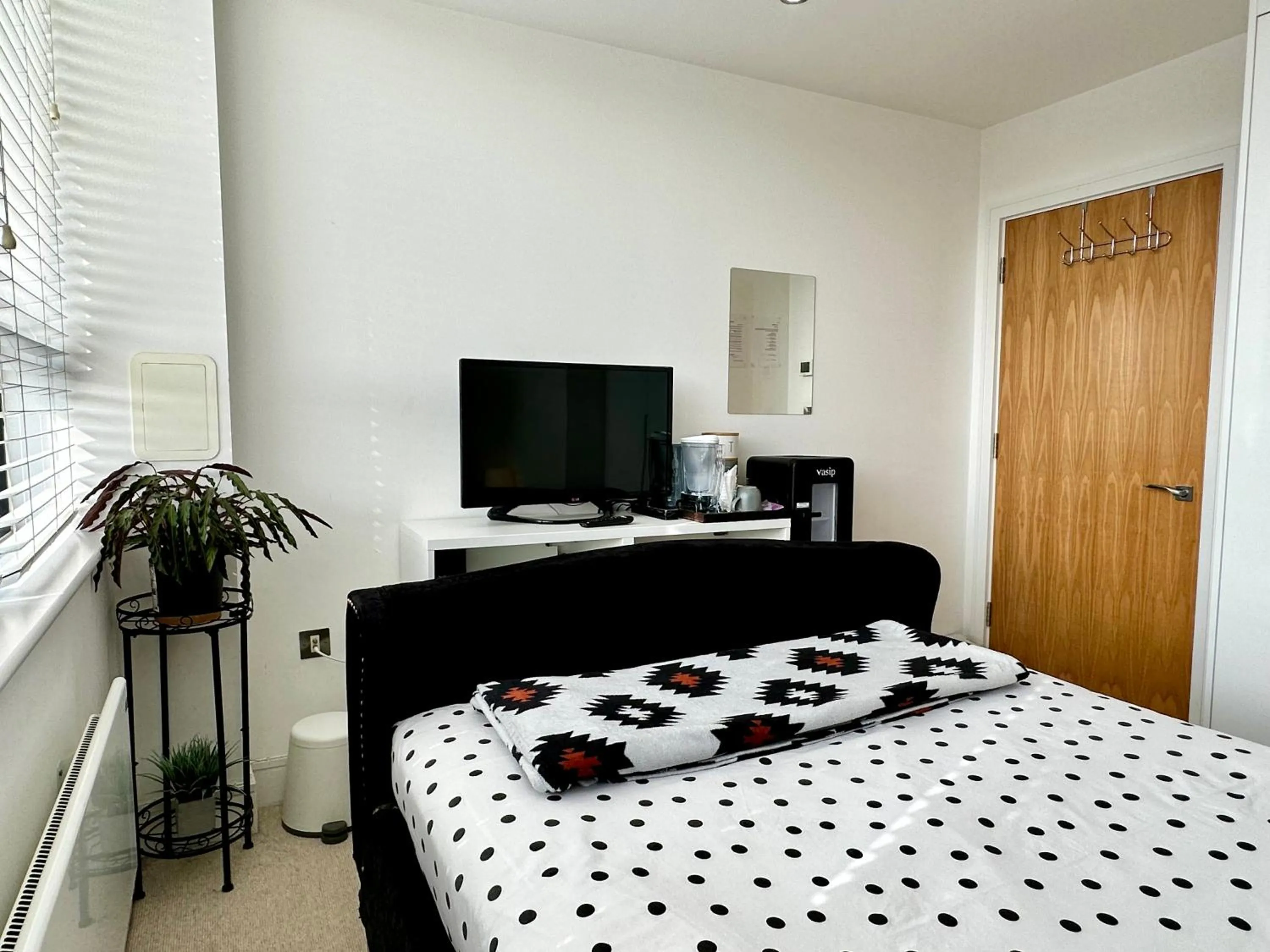 Bed in Comfort Stay Apartment in the heart of Haywards Heath
