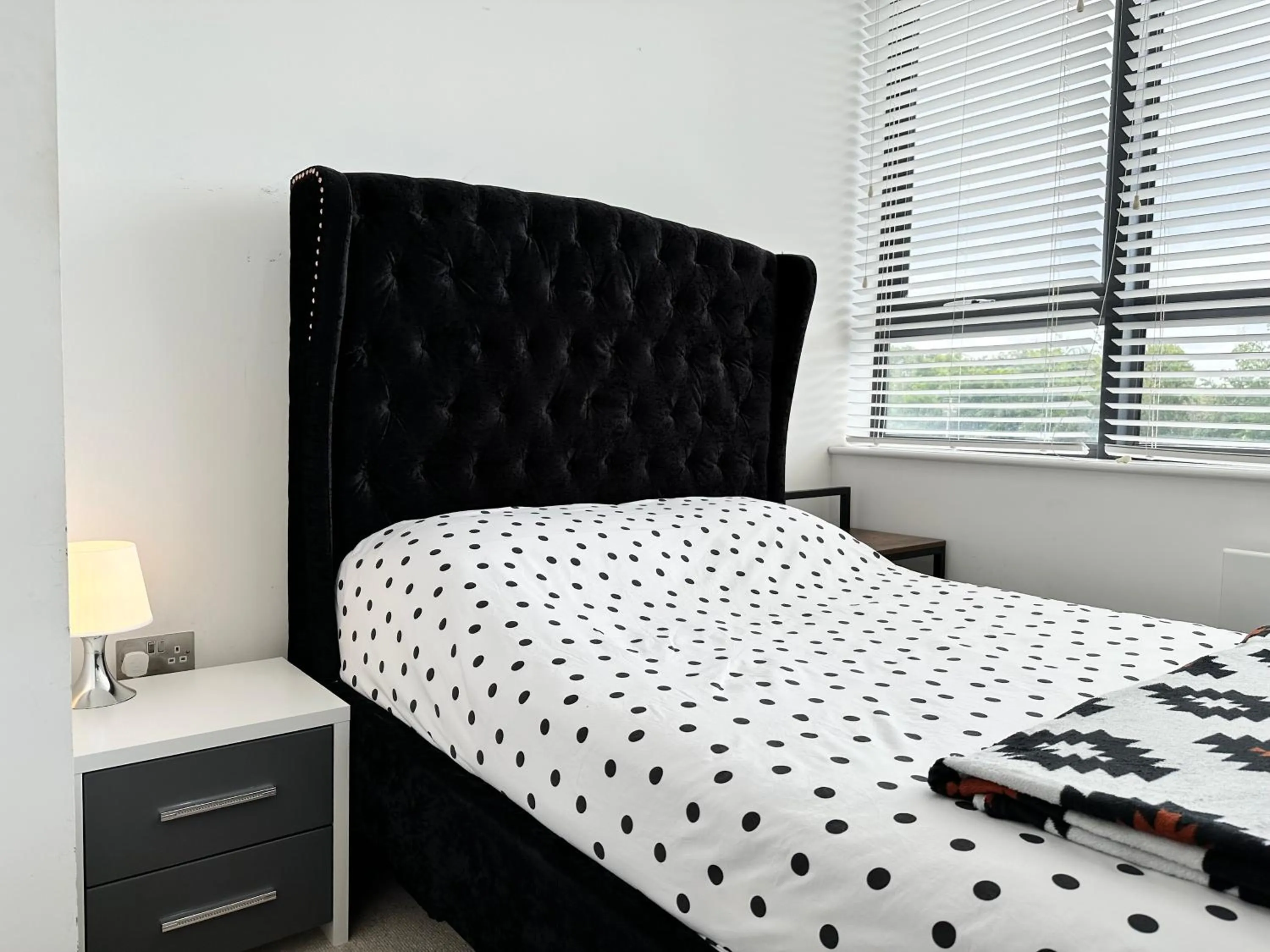 Bed in Comfort Stay Apartment in the heart of Haywards Heath