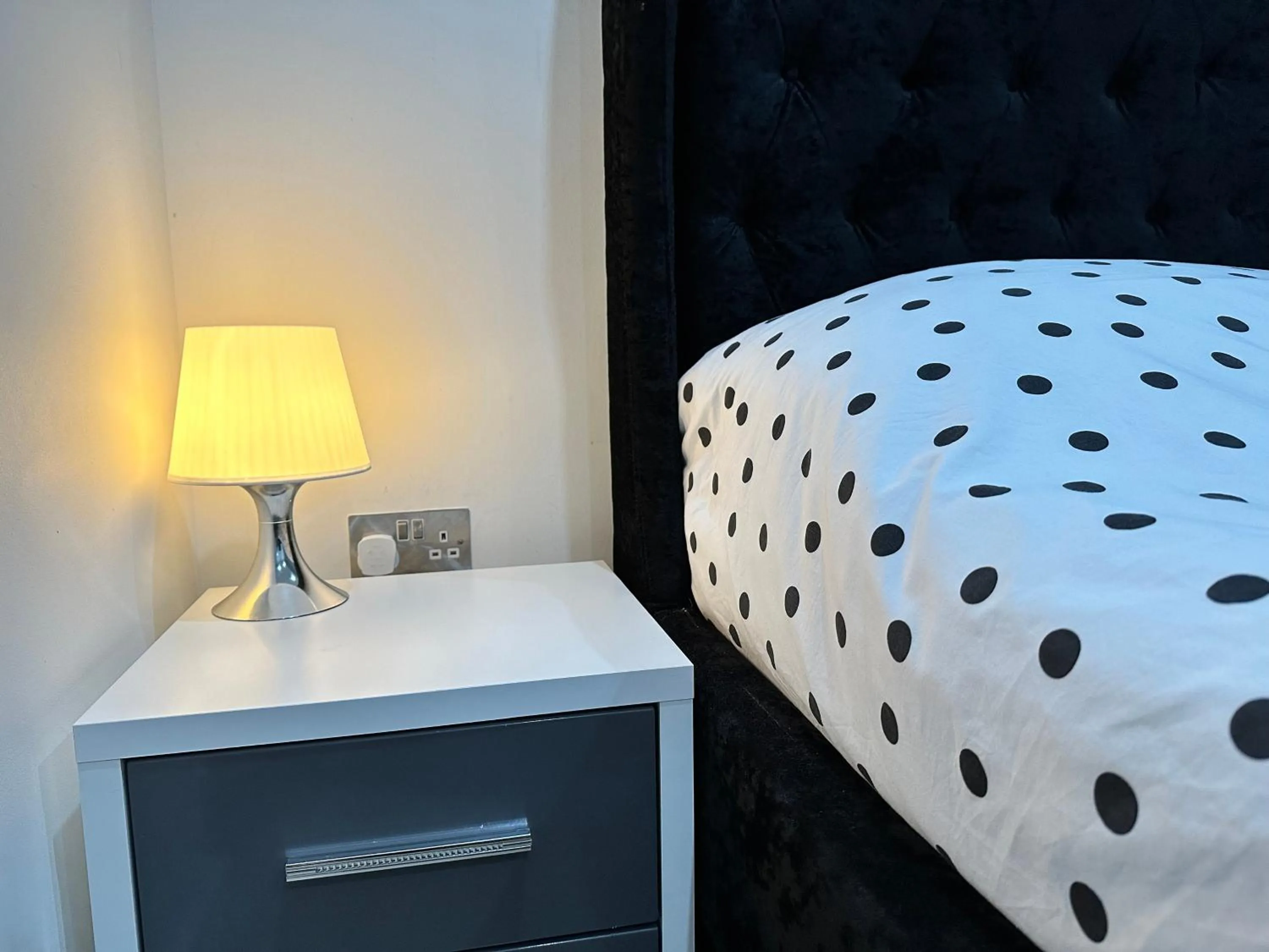 Bed in Comfort Stay Apartment in the heart of Haywards Heath