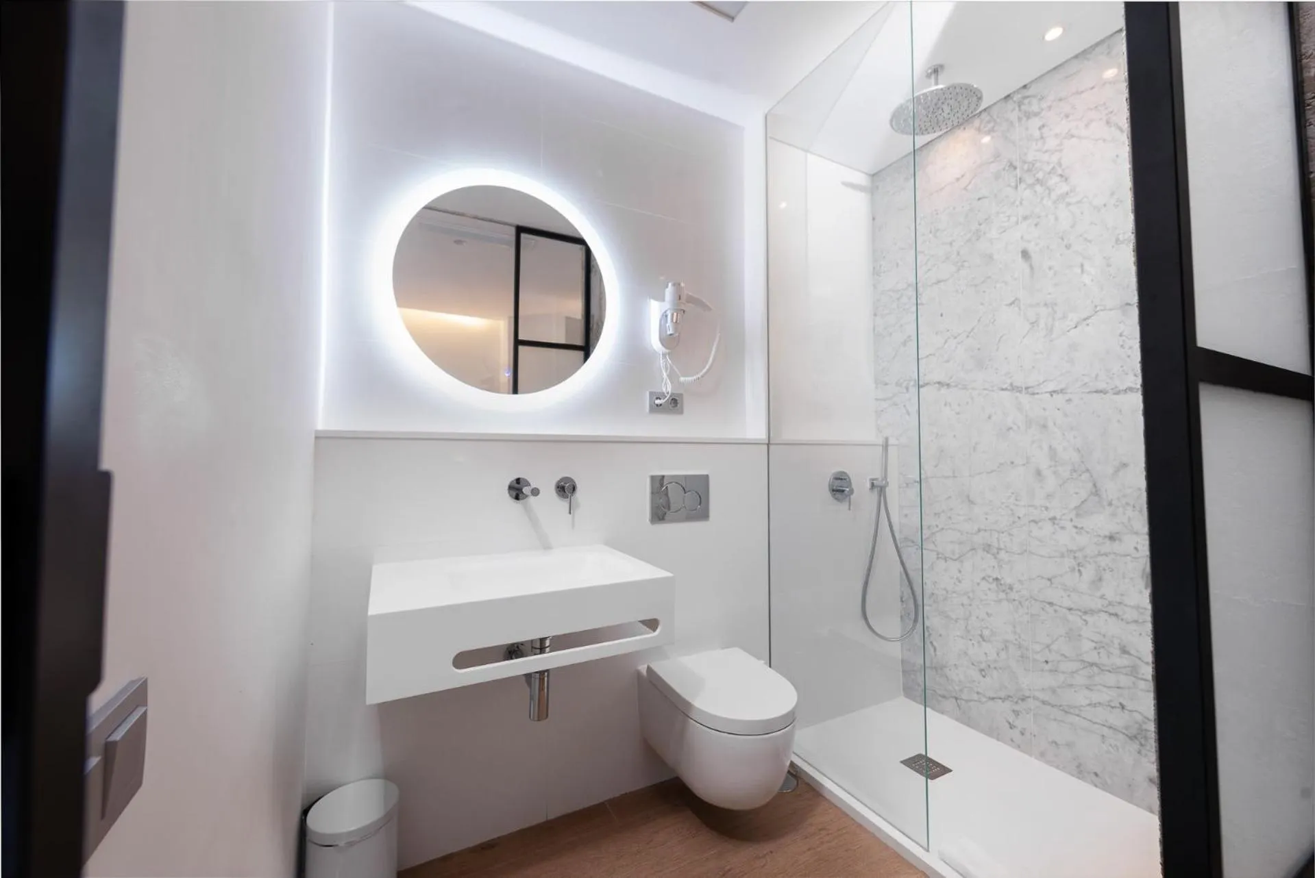 Shower in VIL5 by Be Alicante