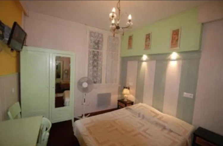 Bed in Notre Dame AUXILIATRICE