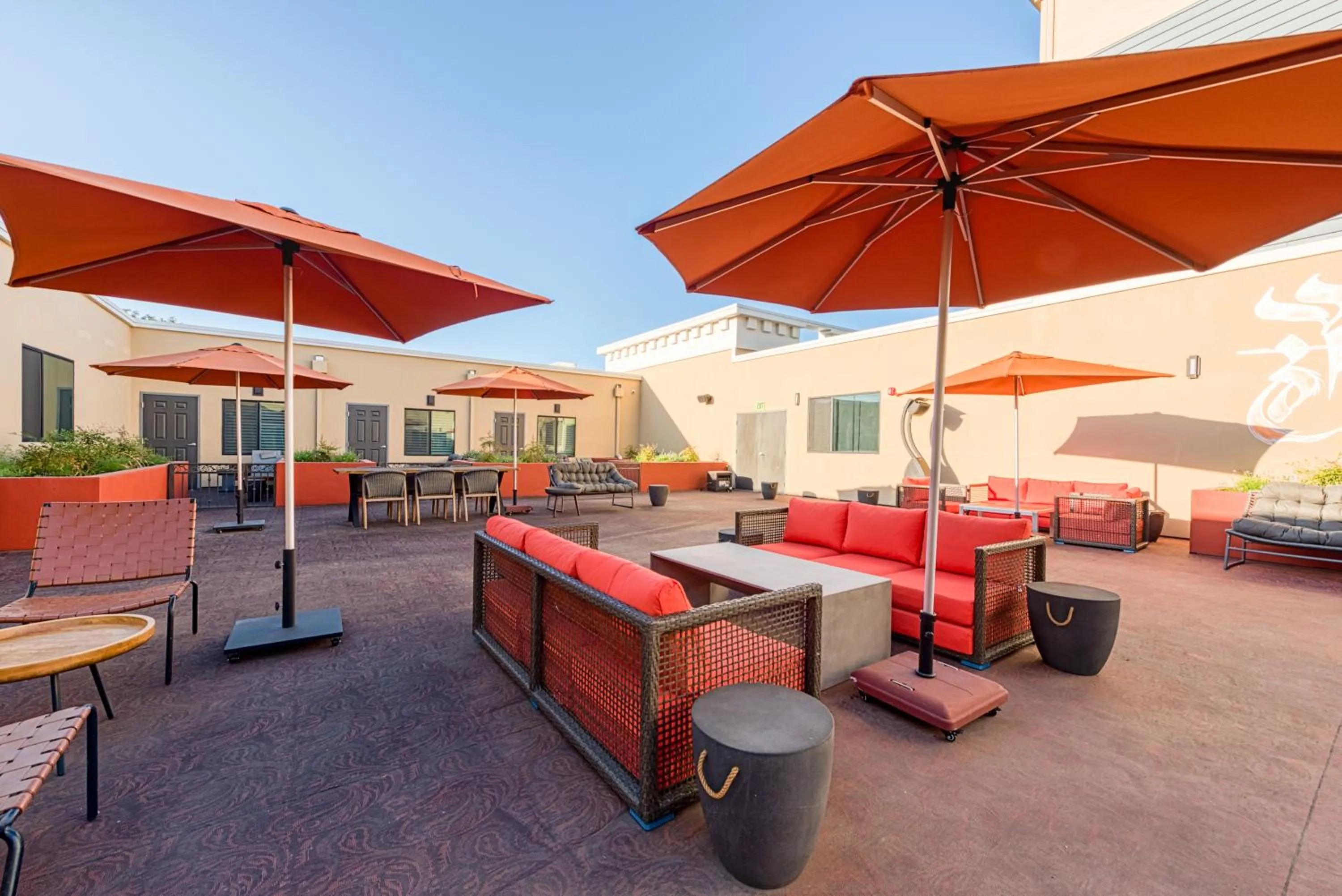 Balcony/Terrace in Hotel Lexen Newhall & Santa Clarita - Near Six Flags Magic Mountain
