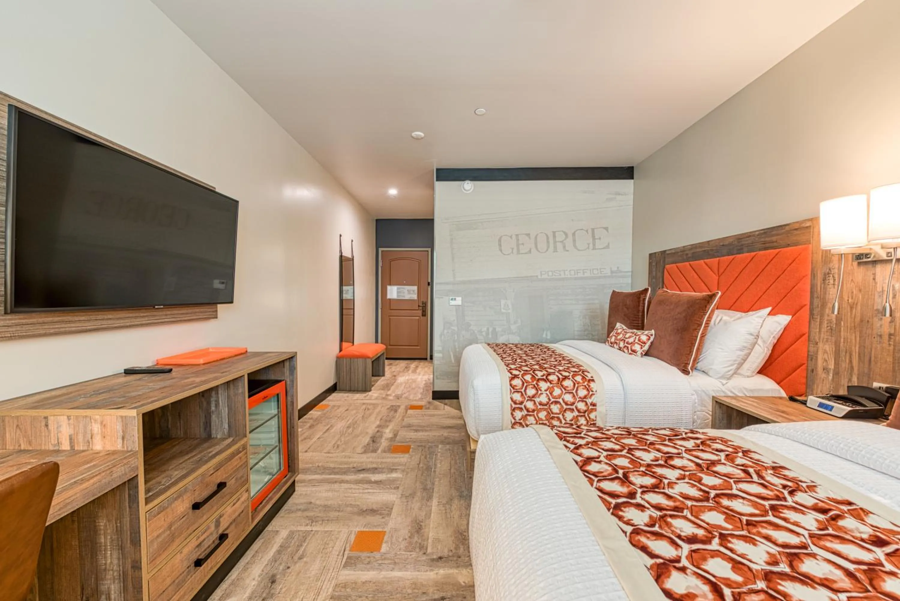 Bed in Hotel Lexen Newhall & Santa Clarita - Near Six Flags Magic Mountain