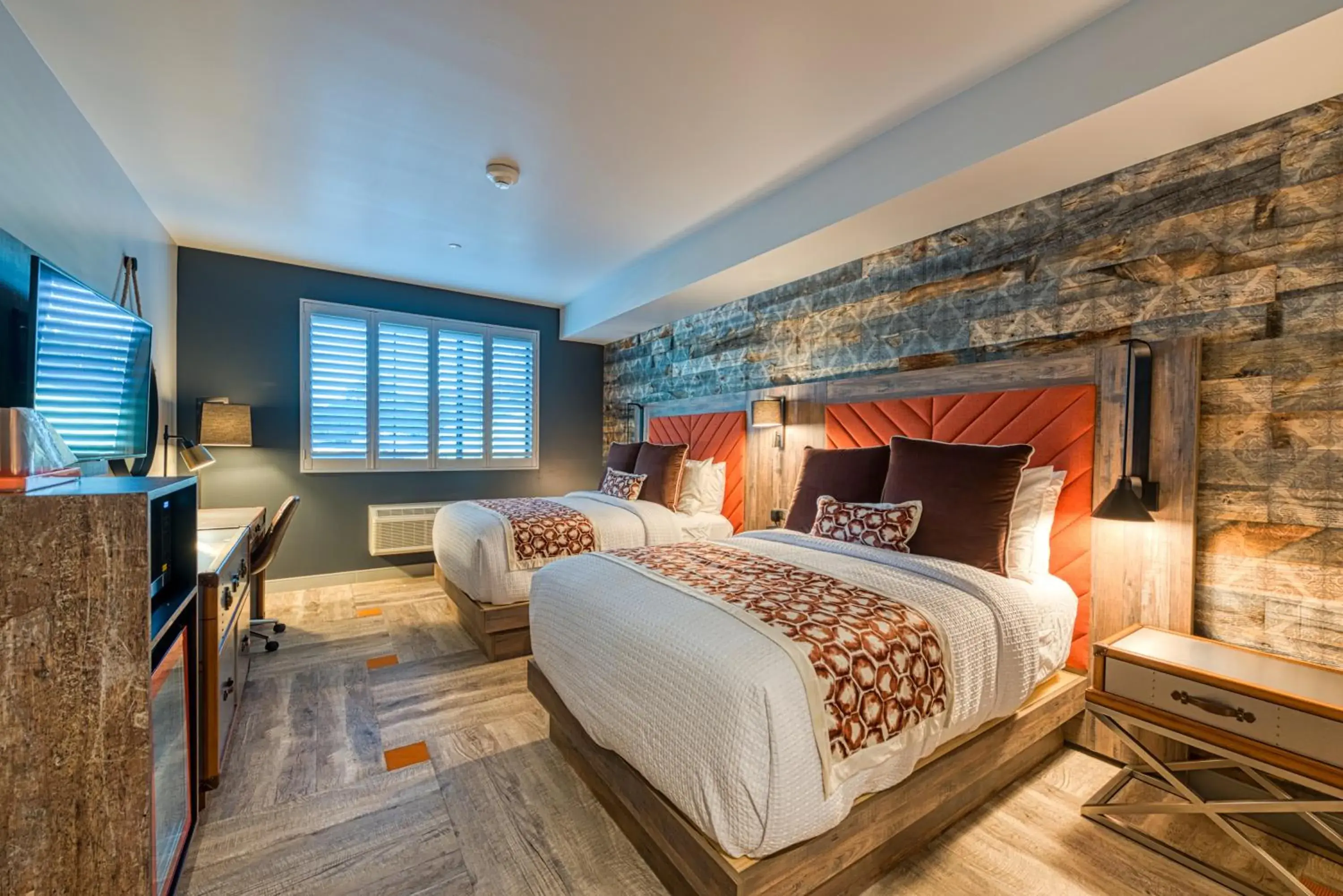 Deluxe Double Room in Hotel Lexen Newhall & Santa Clarita - Near Six Flags Magic Mountain Deluxe Double Room in Hotel Lexen Newhall & Santa Clarita - Near Six Flags Magic Mountain