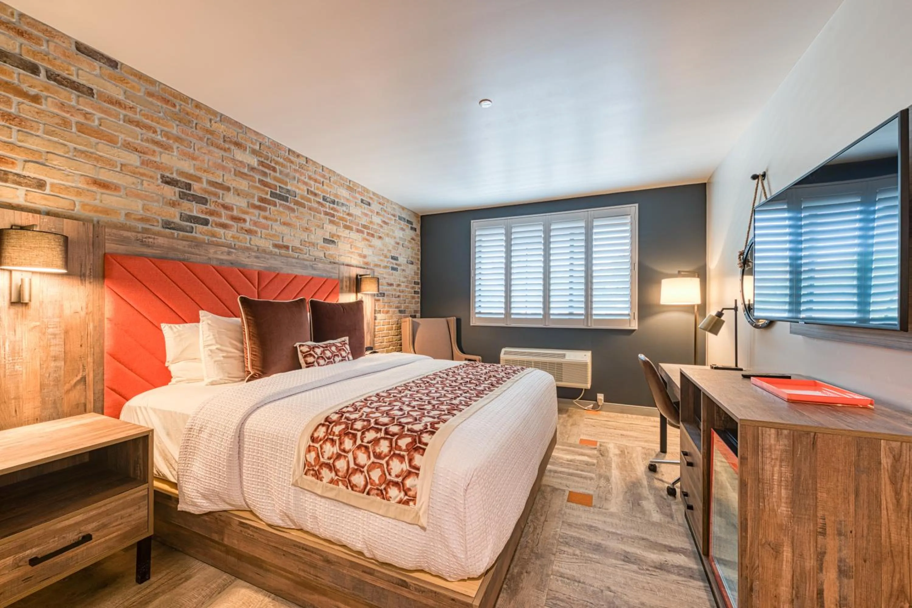 Bed in Hotel Lexen Newhall & Santa Clarita - Near Six Flags Magic Mountain