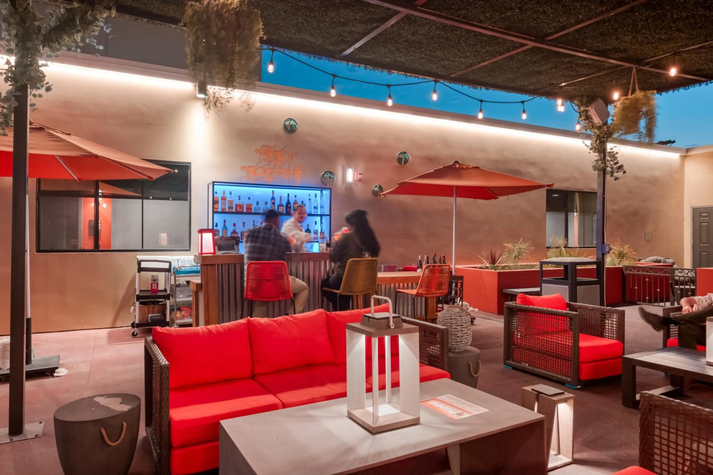 Patio in Hotel Lexen Newhall & Santa Clarita - Near Six Flags Magic Mountain