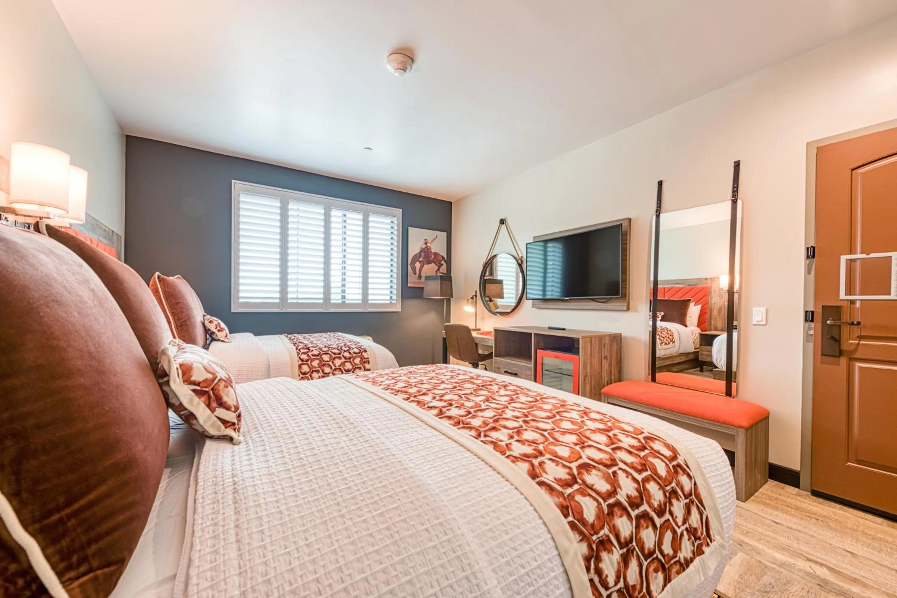 Bed in Hotel Lexen Newhall & Santa Clarita - Near Six Flags Magic Mountain