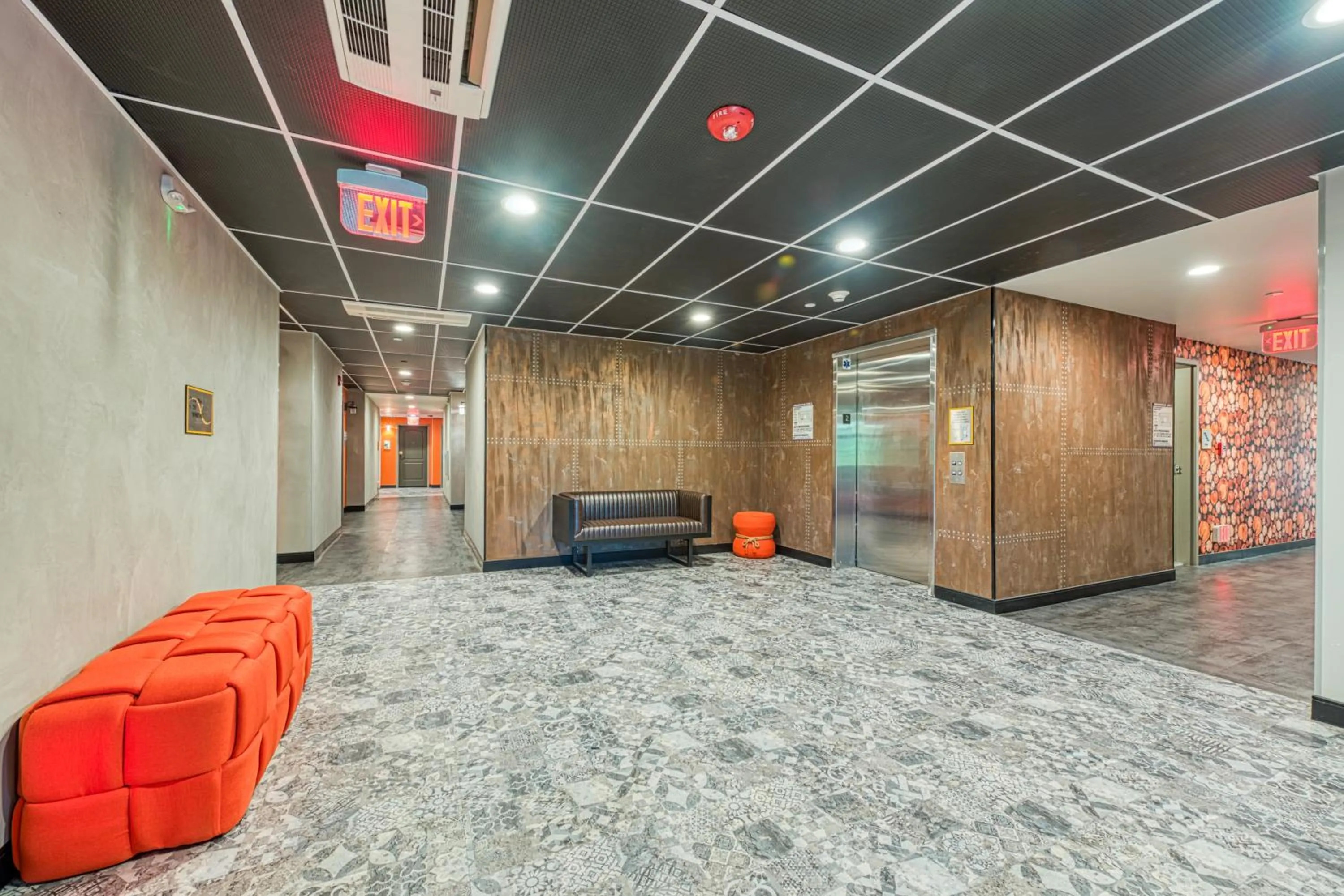 Lobby or reception in Hotel Lexen Newhall & Santa Clarita - Near Six Flags Magic Mountain