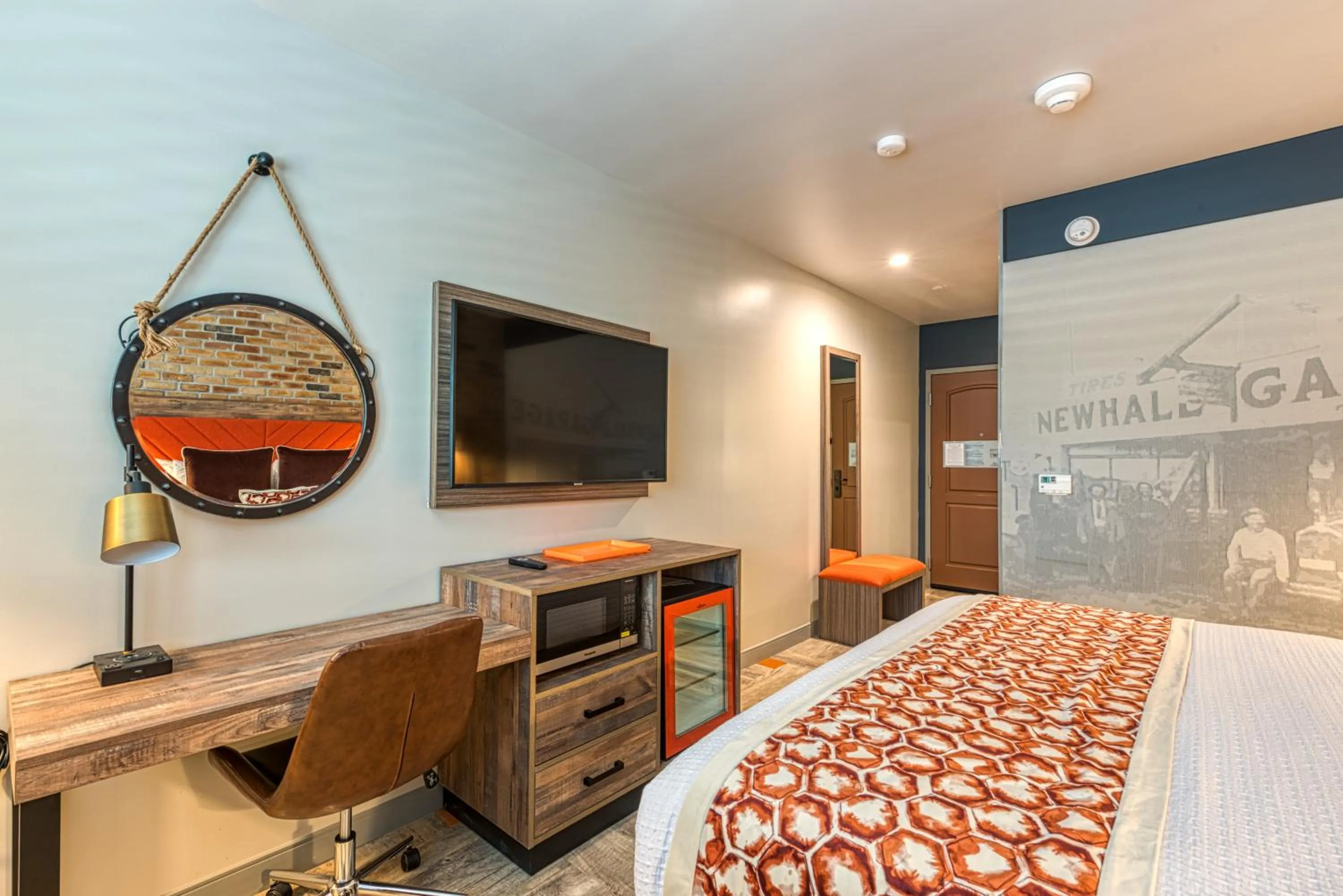 Bed in Hotel Lexen Newhall & Santa Clarita - Near Six Flags Magic Mountain