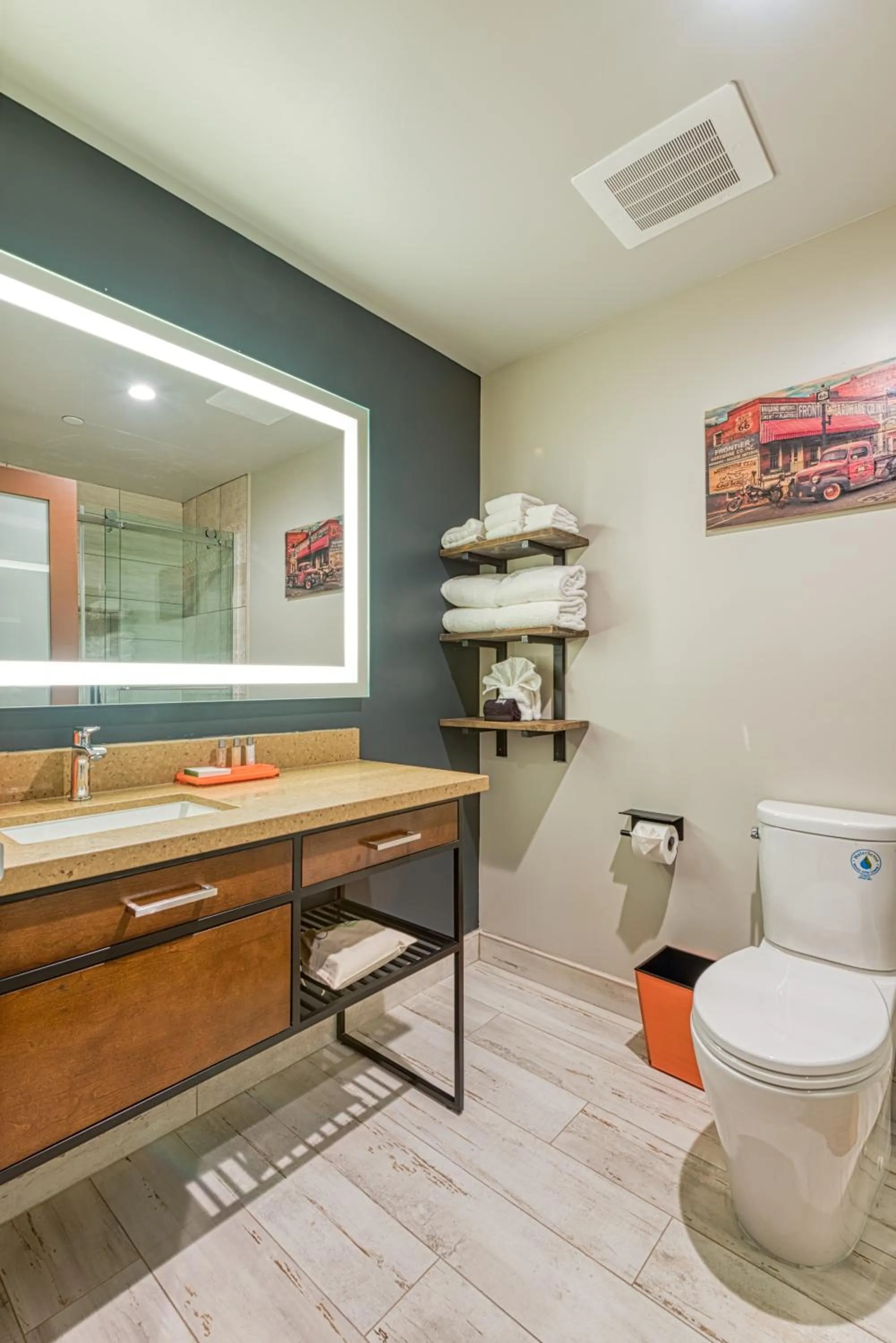 Shower in Hotel Lexen Newhall & Santa Clarita - Near Six Flags Magic Mountain