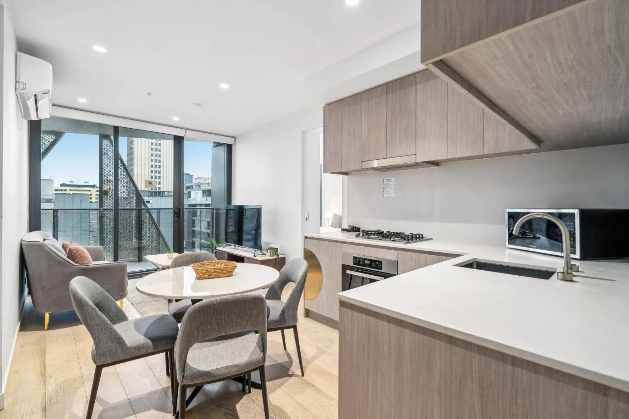 Kitchen or kitchenette in Realm Apartments by CLLIX