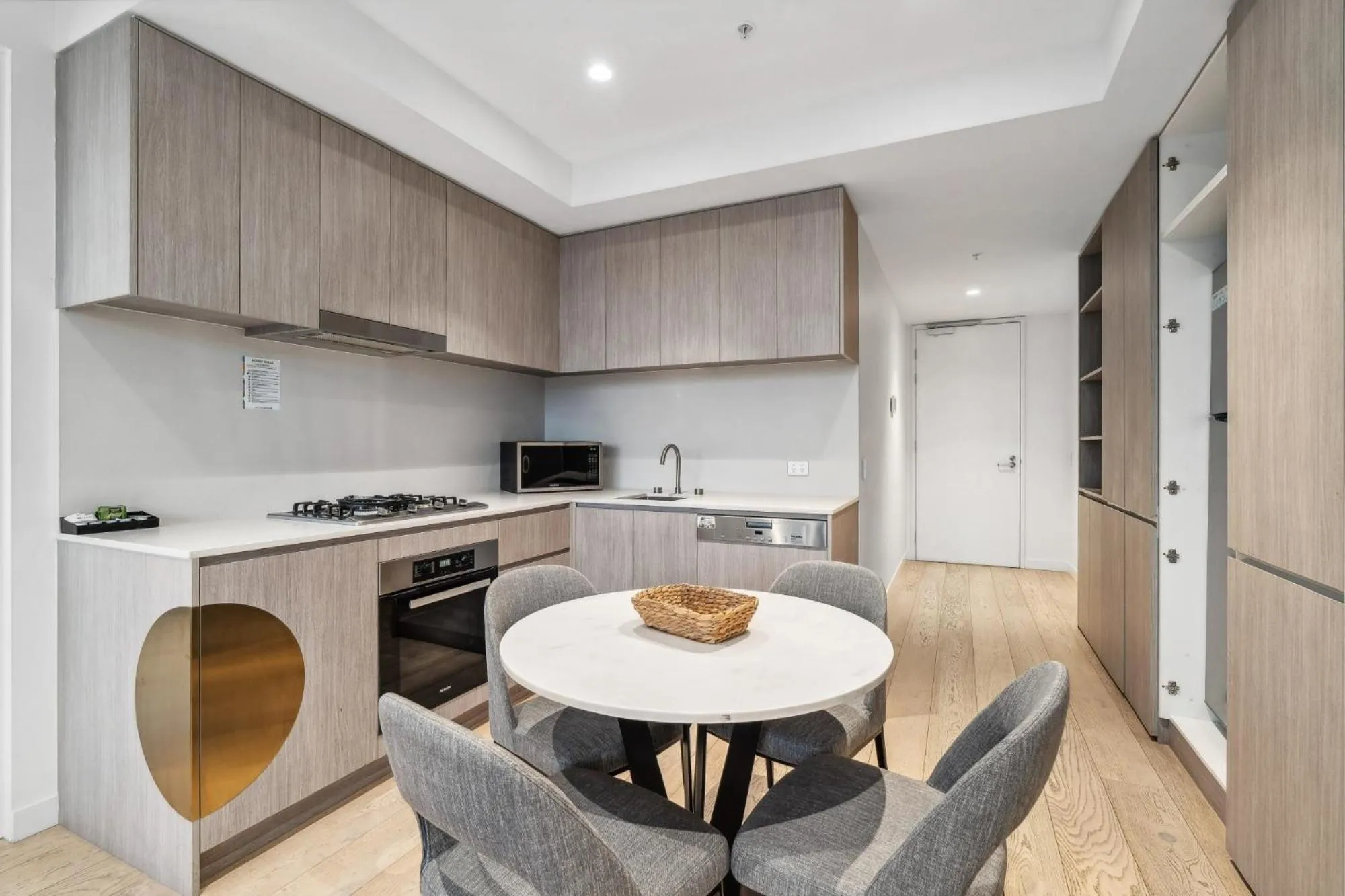 Kitchen or kitchenette in Realm Apartments by CLLIX