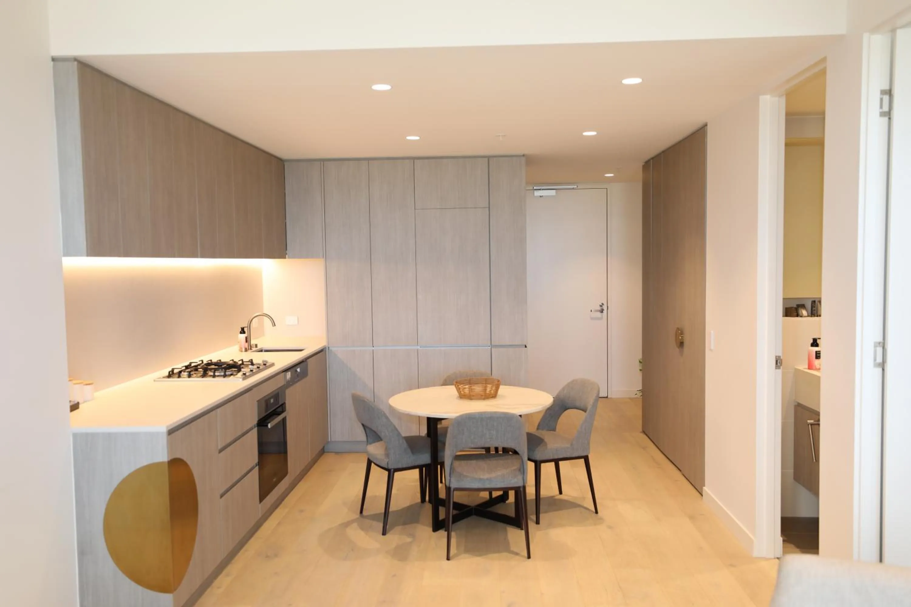 Kitchen or kitchenette in Realm Apartments by CLLIX