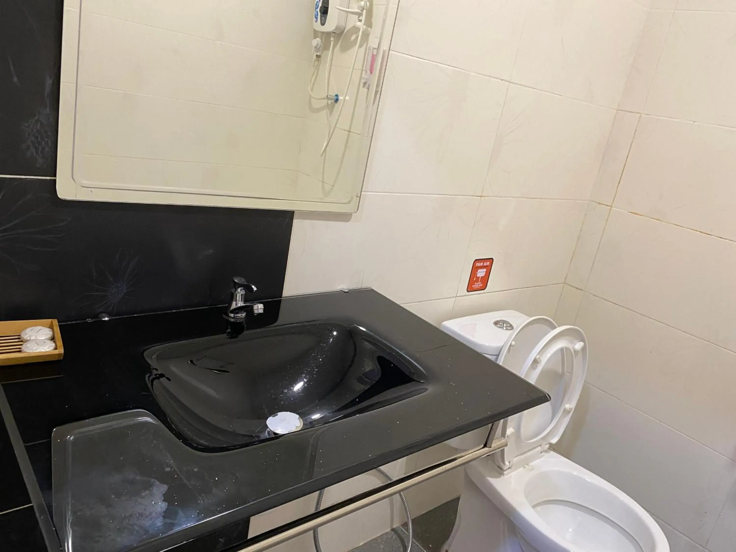 Deluxe Queen Room in HOTEL SAKIRAH Deluxe Queen Room in HOTEL SAKIRAH