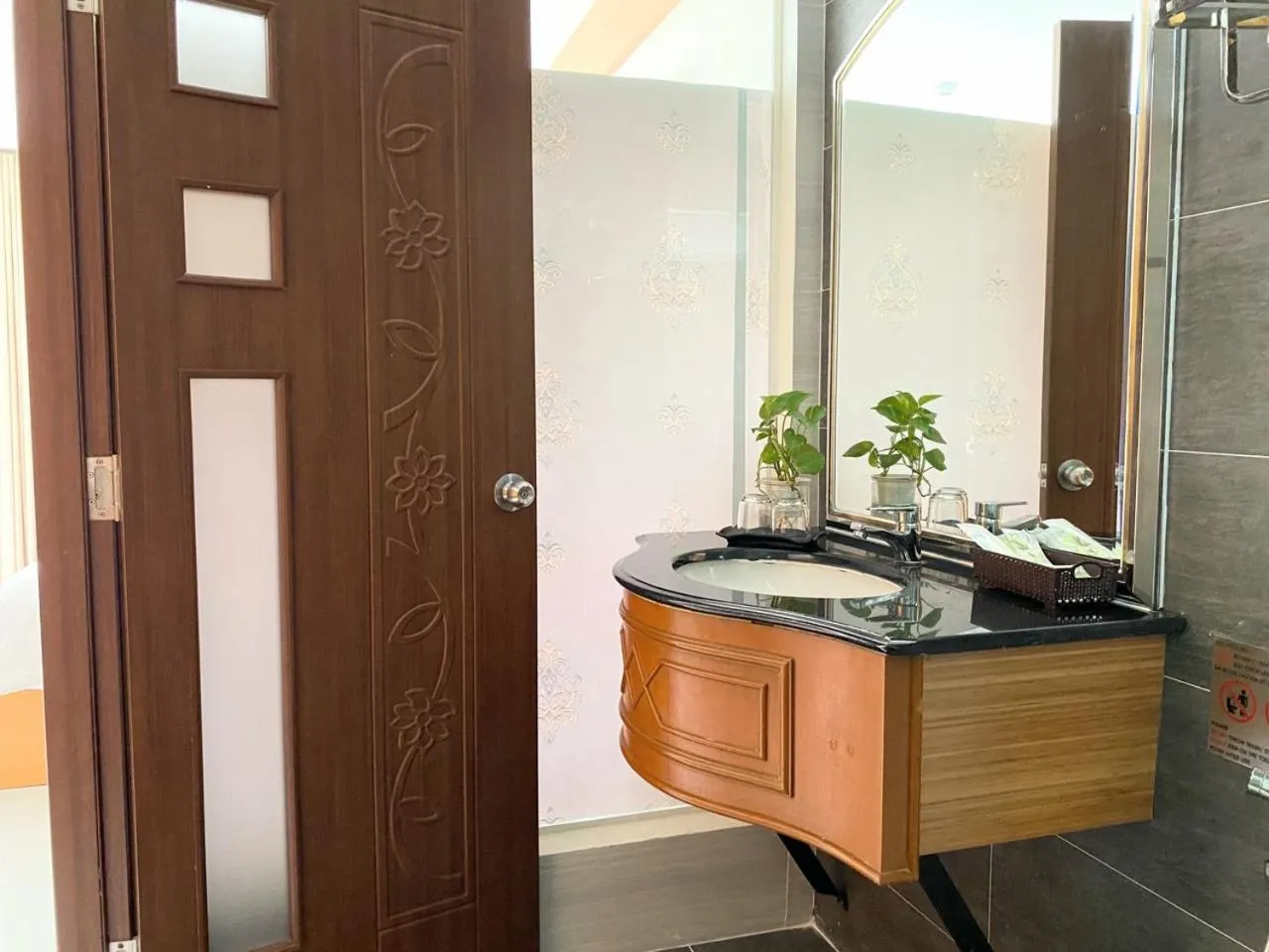 Shower in Conson Hotel