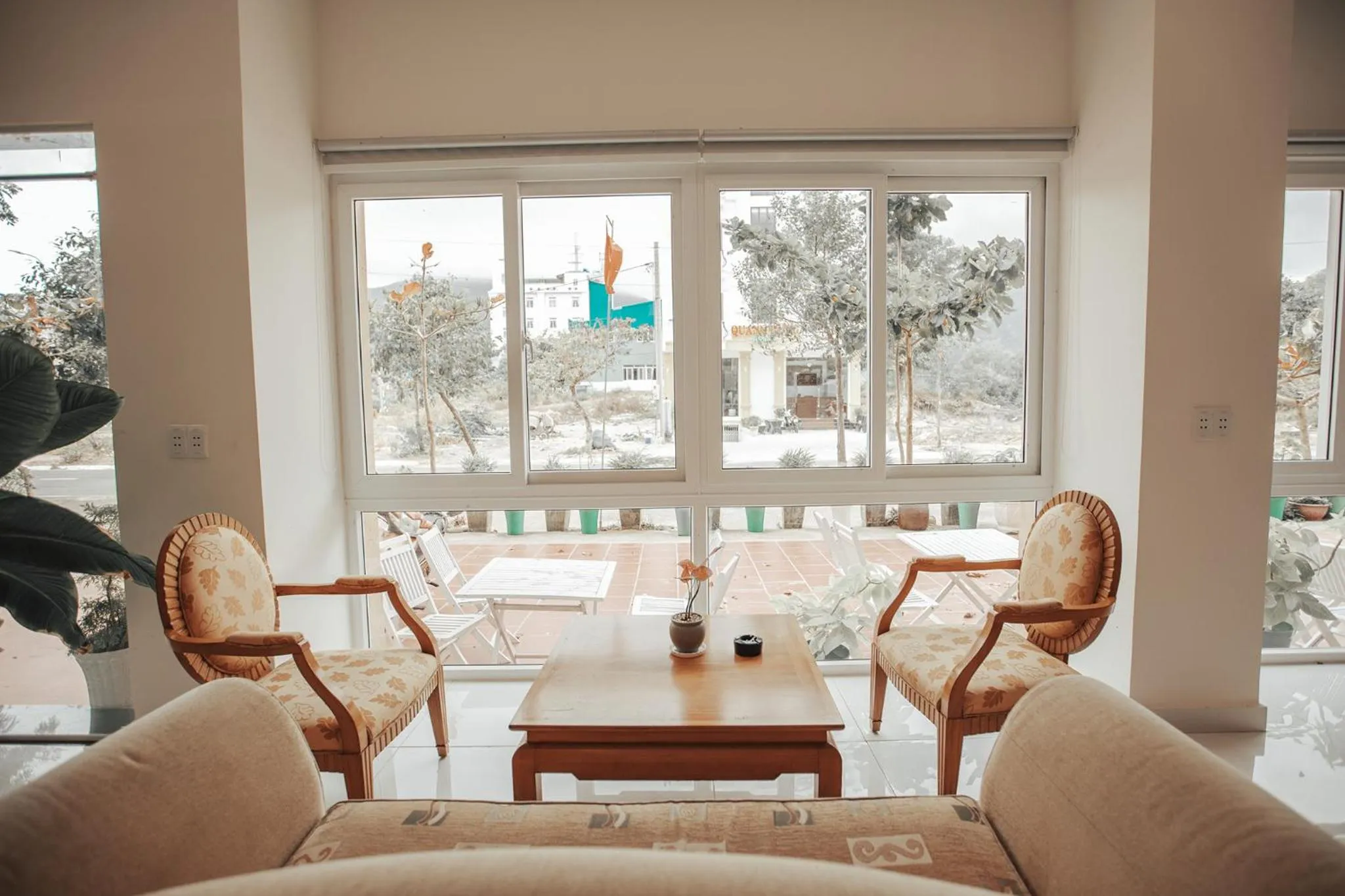 Communal lounge/ TV room in Conson Hotel