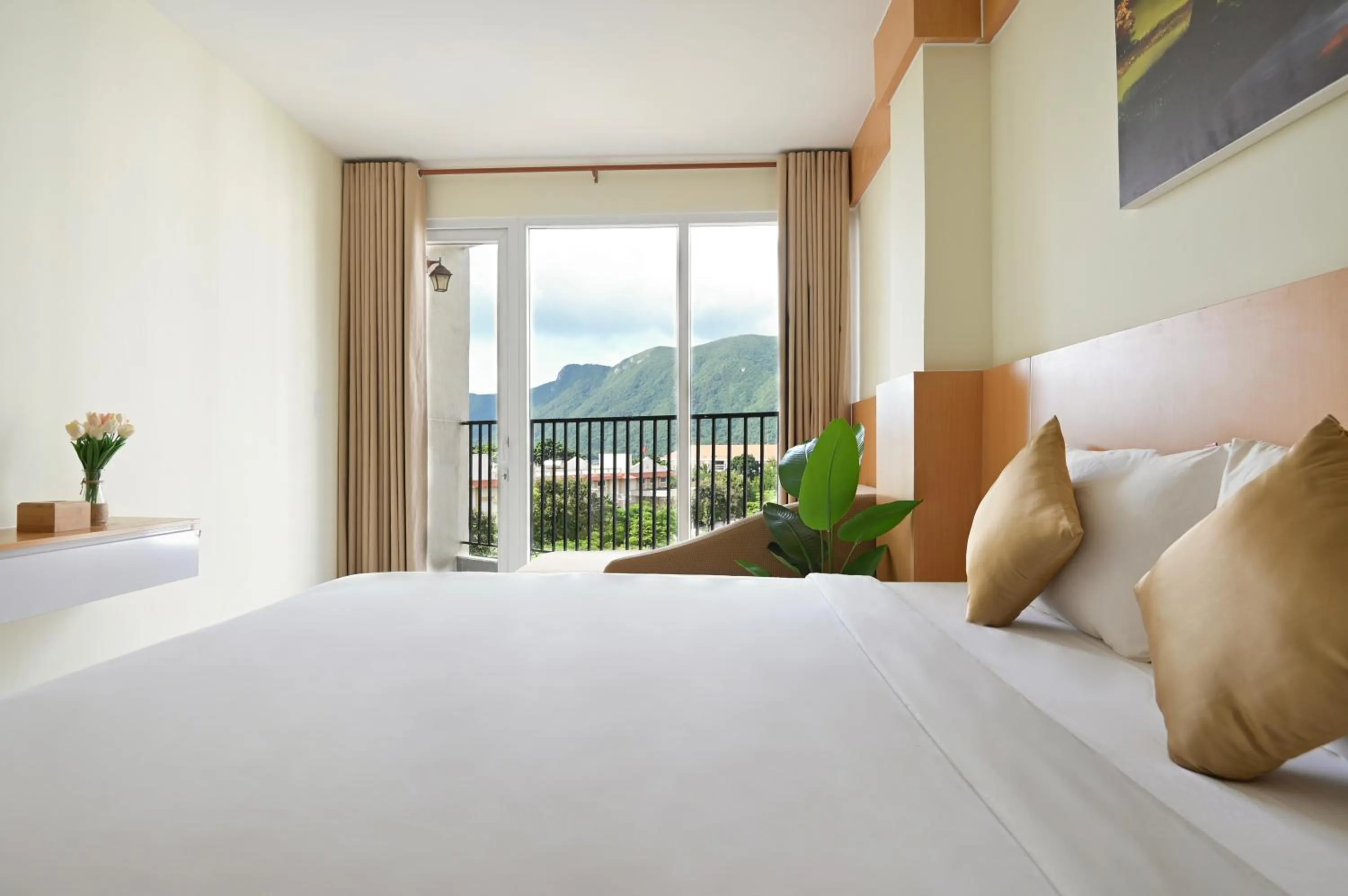 View (from property/room), Bed in Conson Hotel