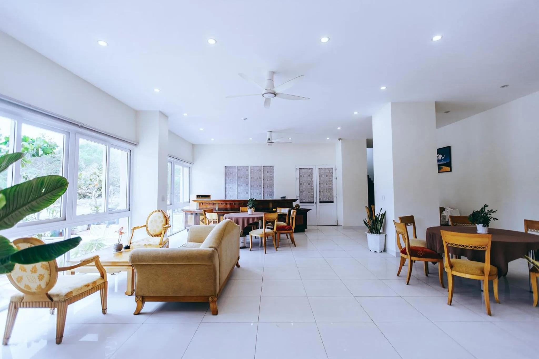 Communal lounge/ TV room in Conson Hotel