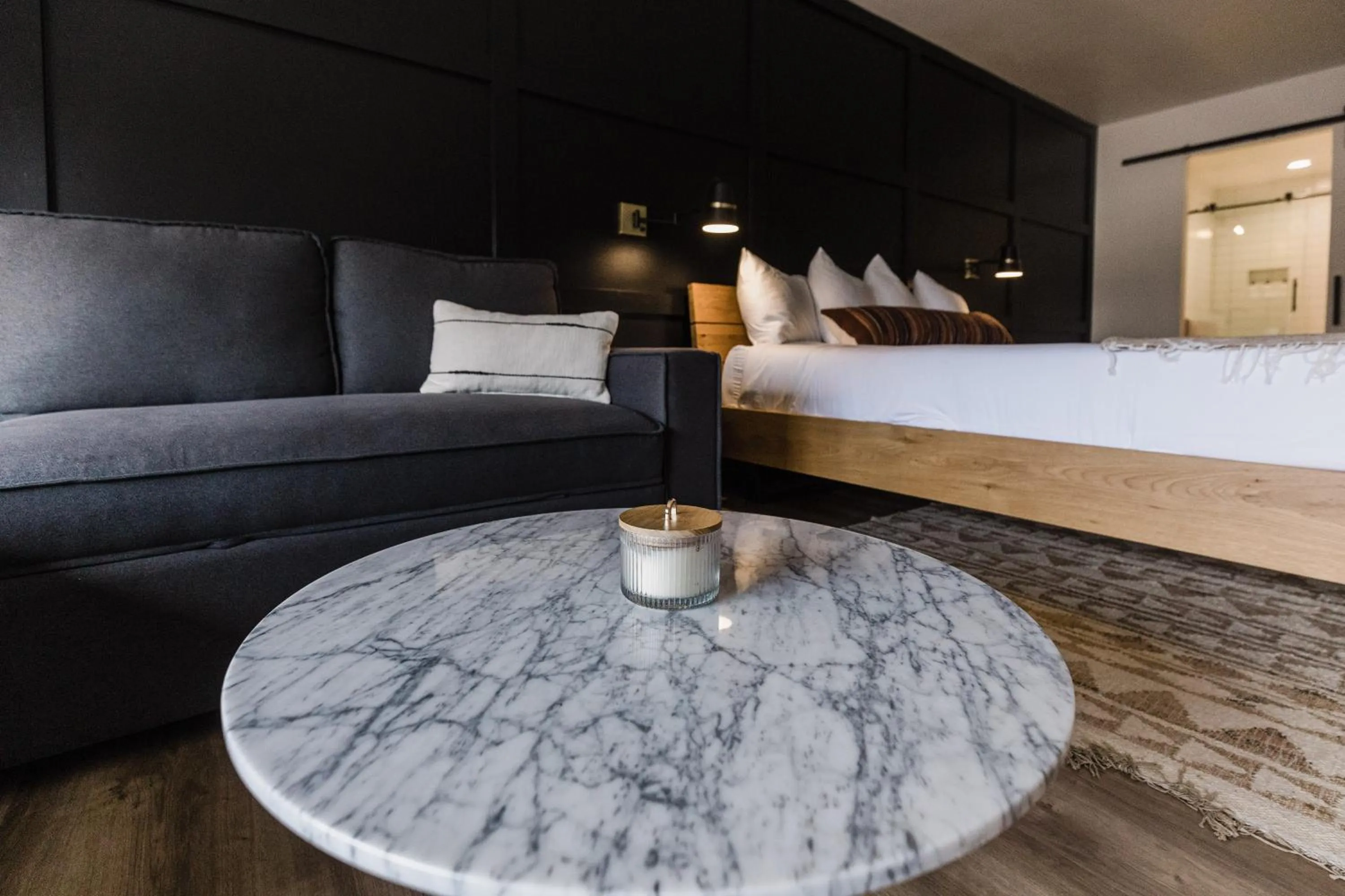 Seating area, Bed in Wonderstone at Glacier