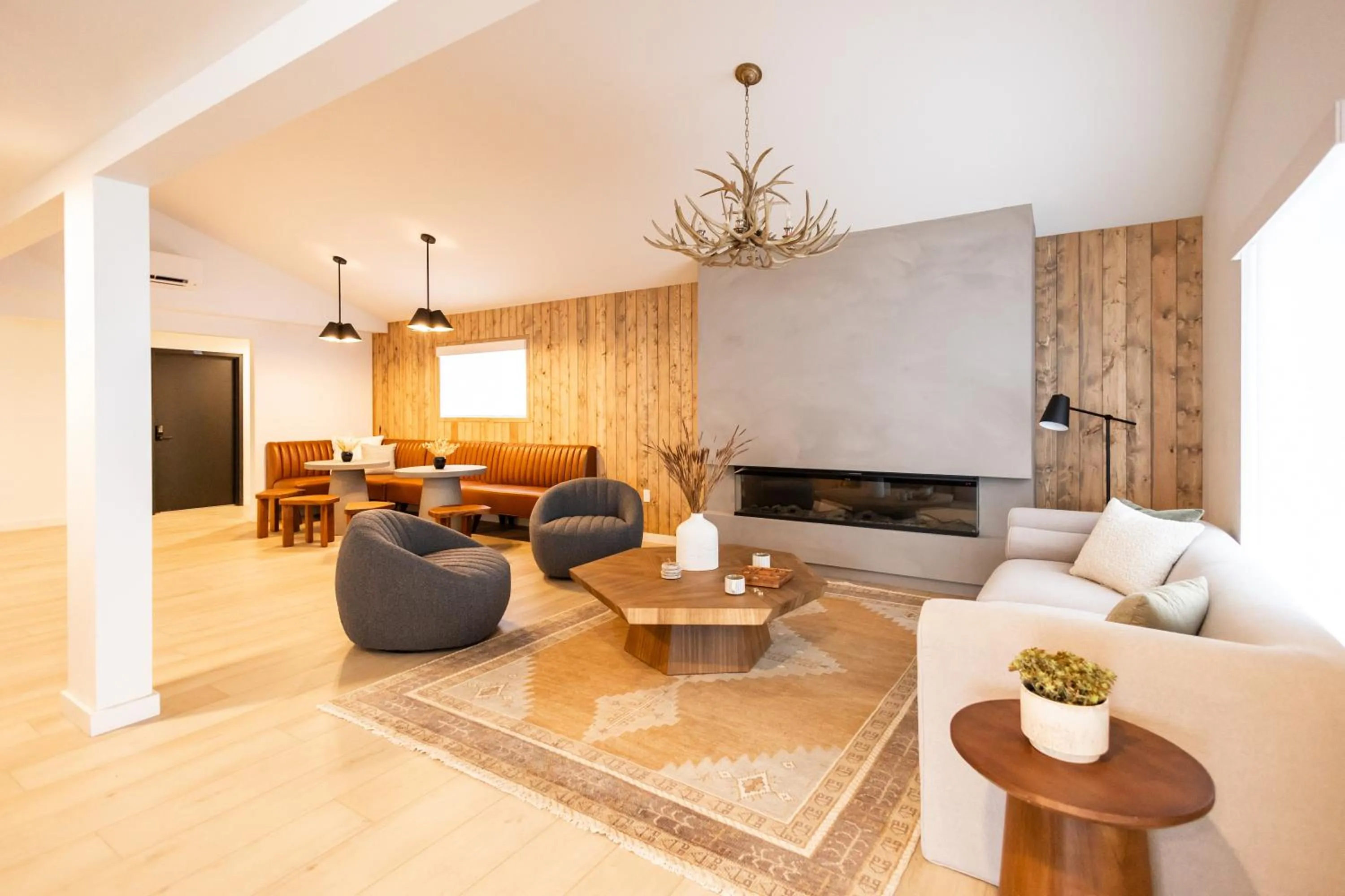 Seating area in Wonderstone at Glacier