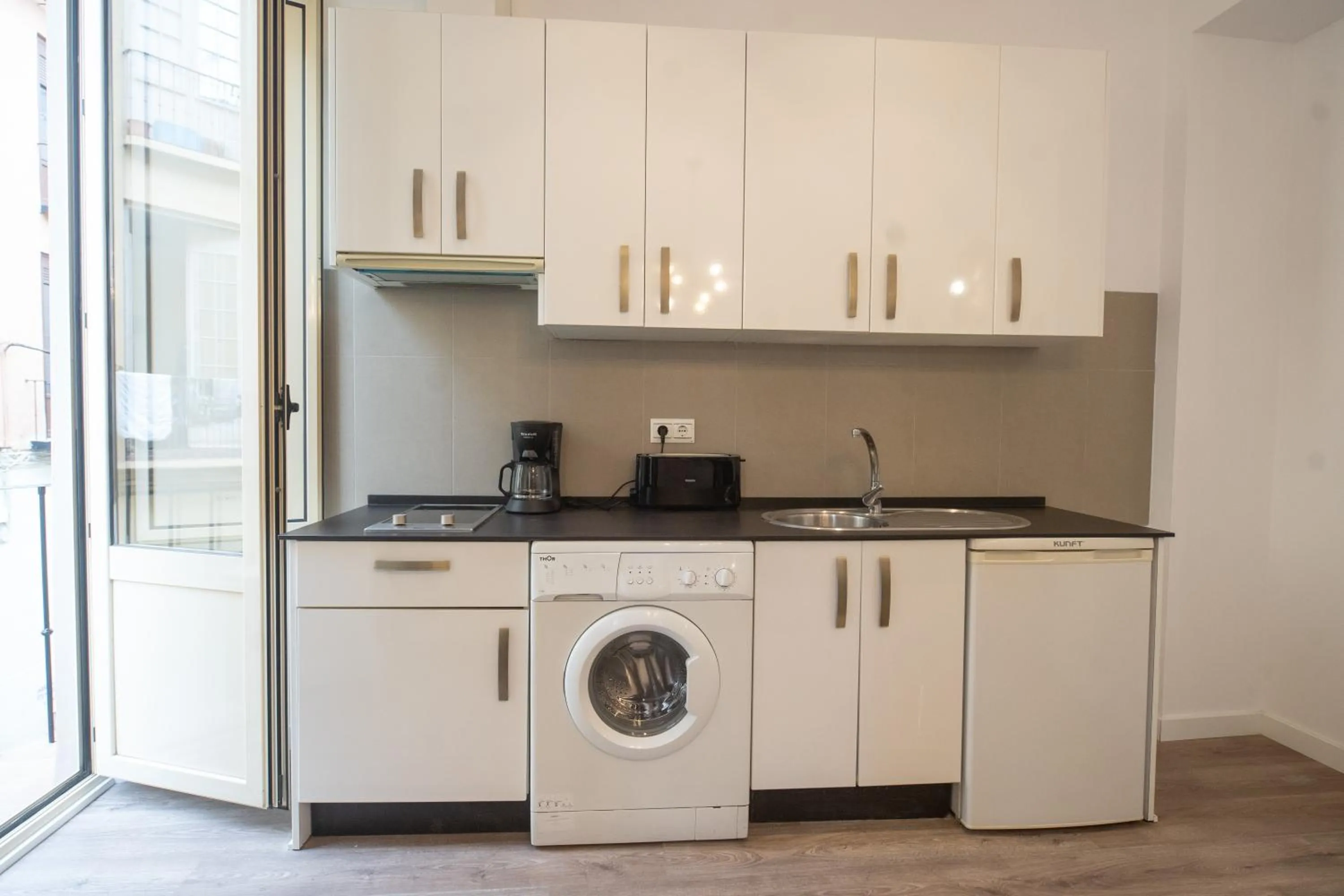 Kitchen or kitchenette in Suites La Merced