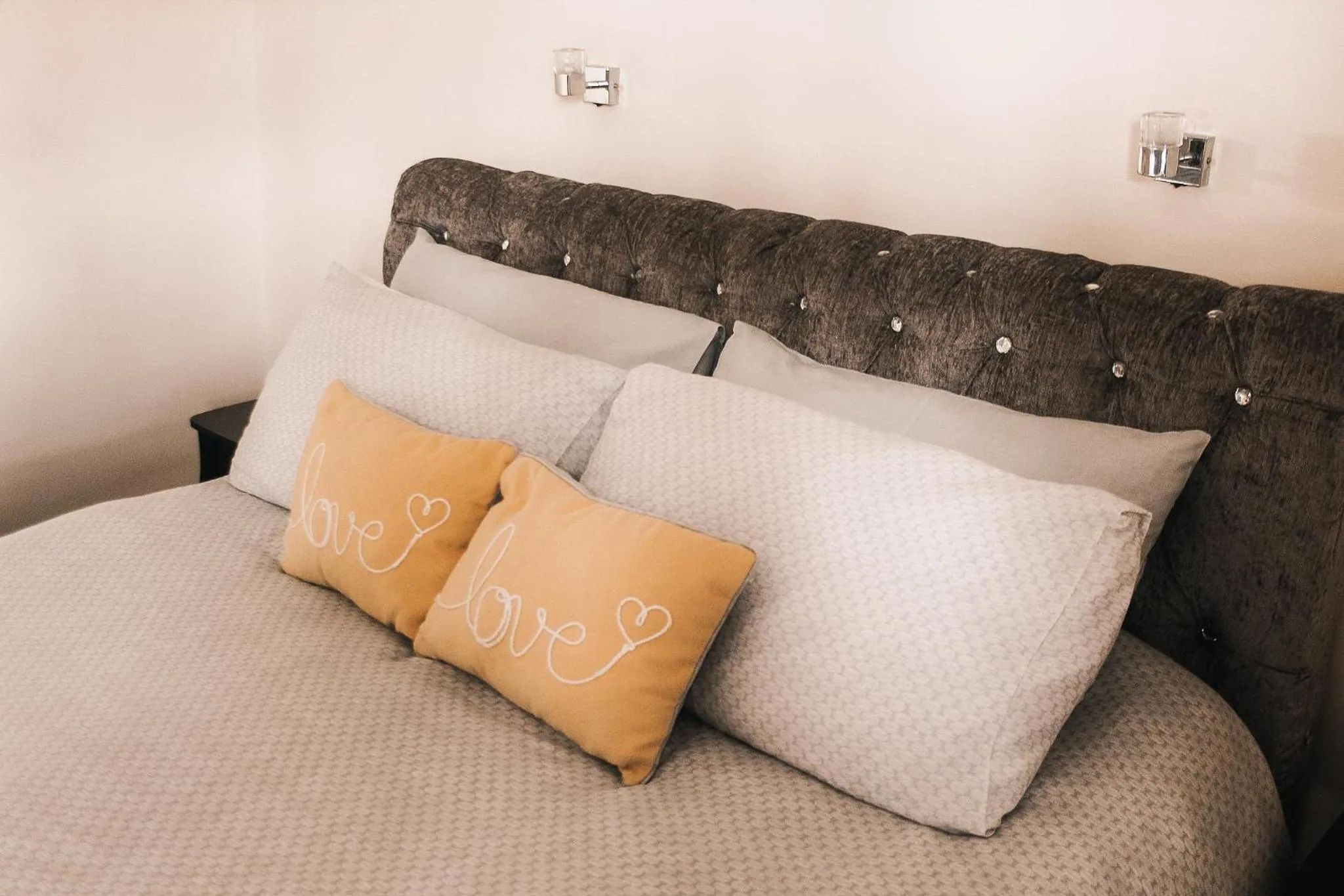 Bedroom, Bed in Keer Side Lodge, Luxury lodge with private hot tub at Pine Lake Resort