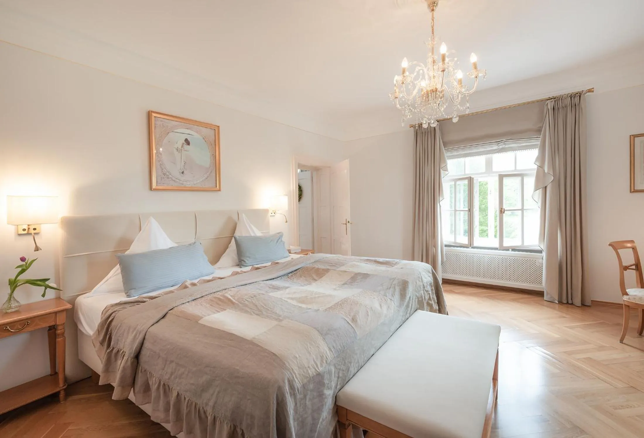 Bed in Biohotel Schlossgut Oberambach