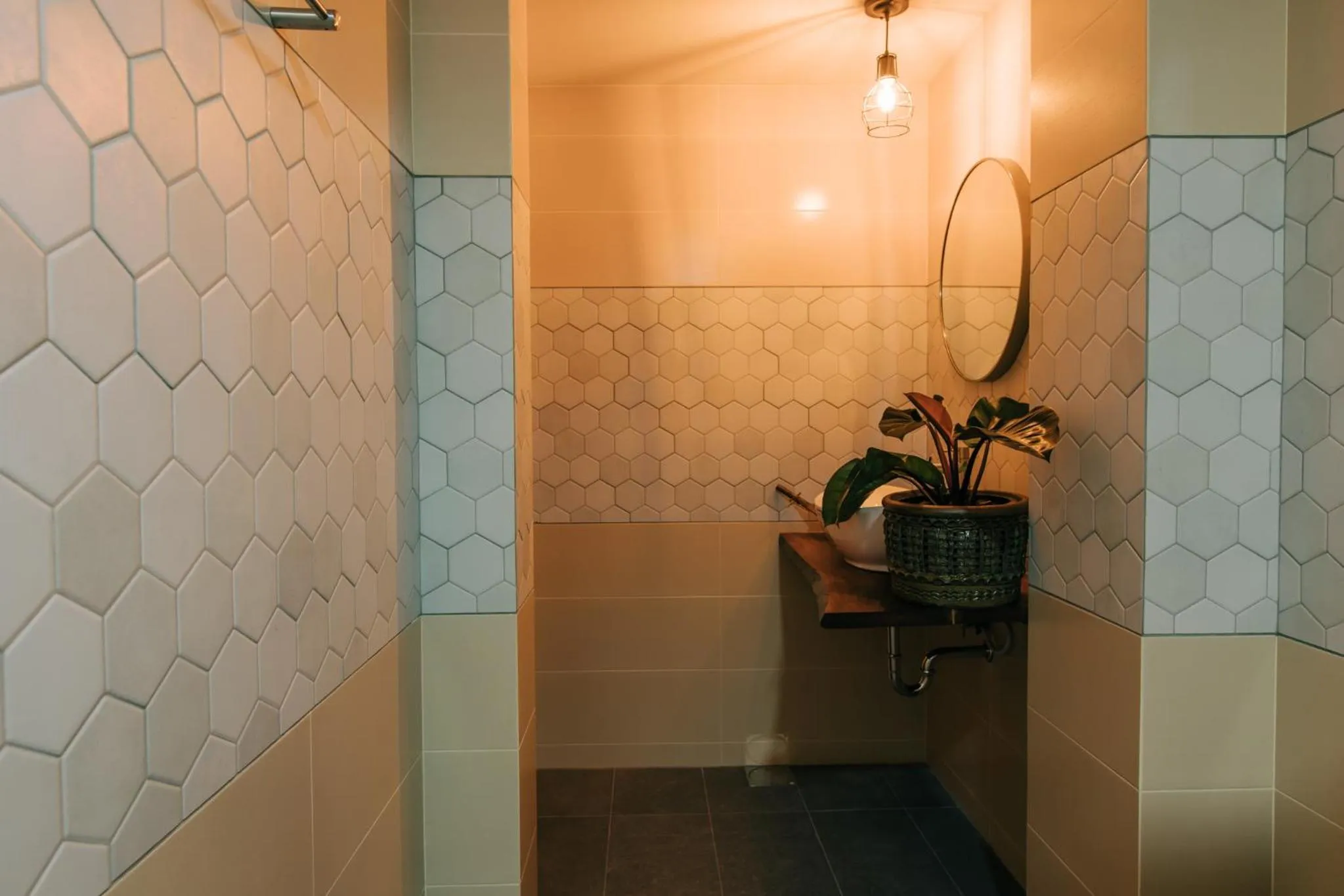 Shower in Banya BnB ที่พักบ้านย่าบีแอนด์บี เมืองประจวบฯ