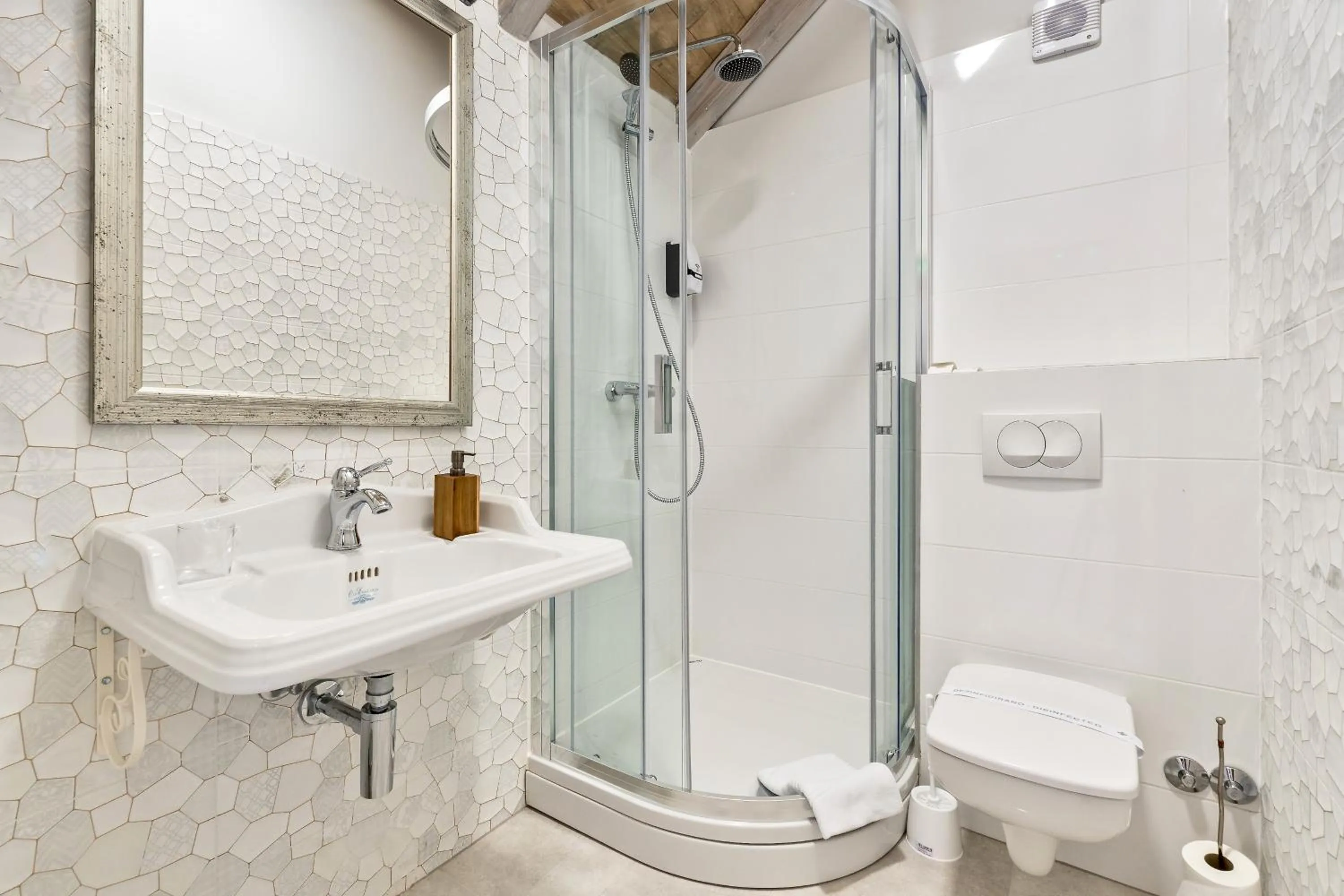 Bathroom in Historic Plaza Varos Split