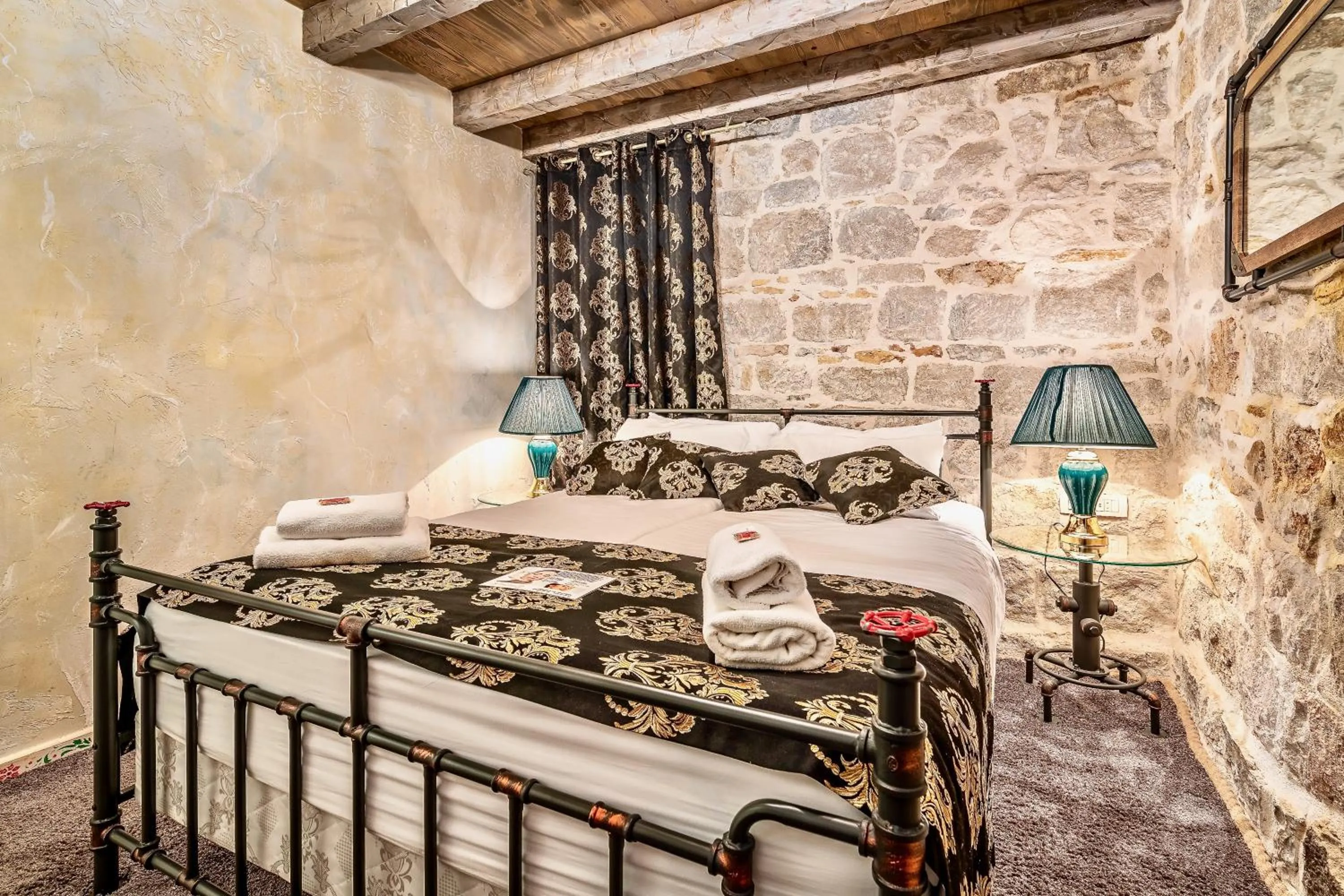 Bed in Historic Plaza Varos Split