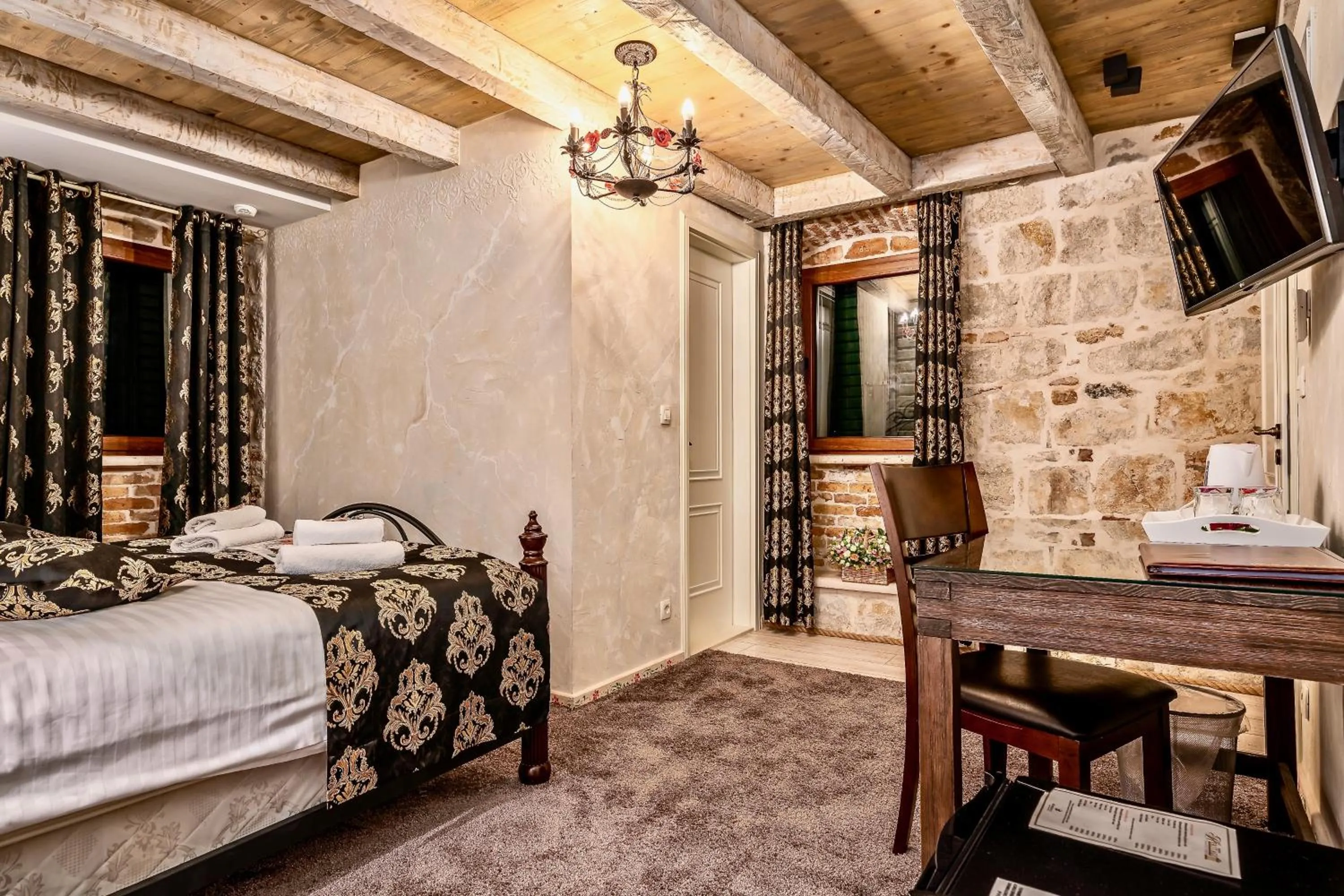 Bed in Historic Plaza Varos Split