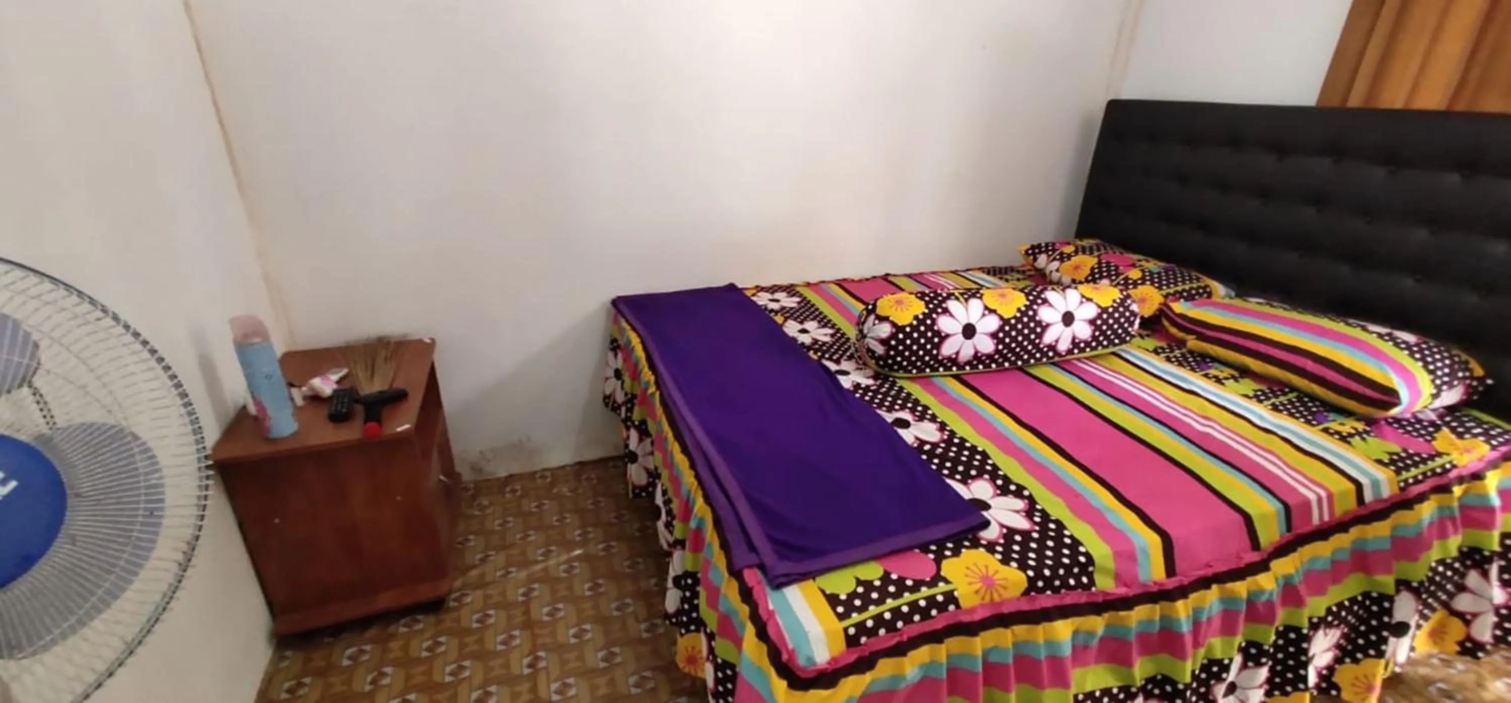 Photo of the whole room, Bed in Limasan Mbah Darmo