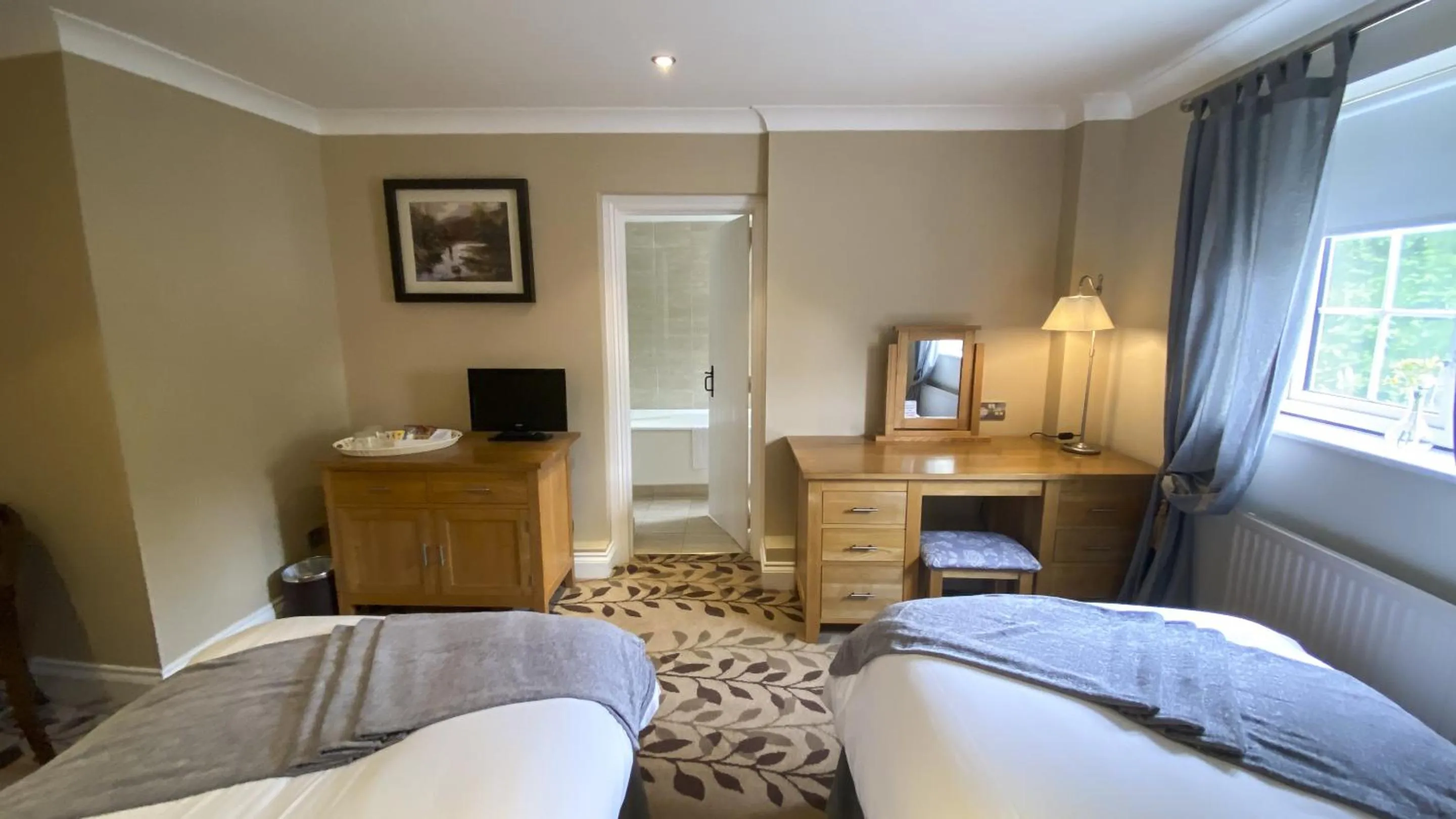 Bedroom, Bed in The Sea Trout Inn