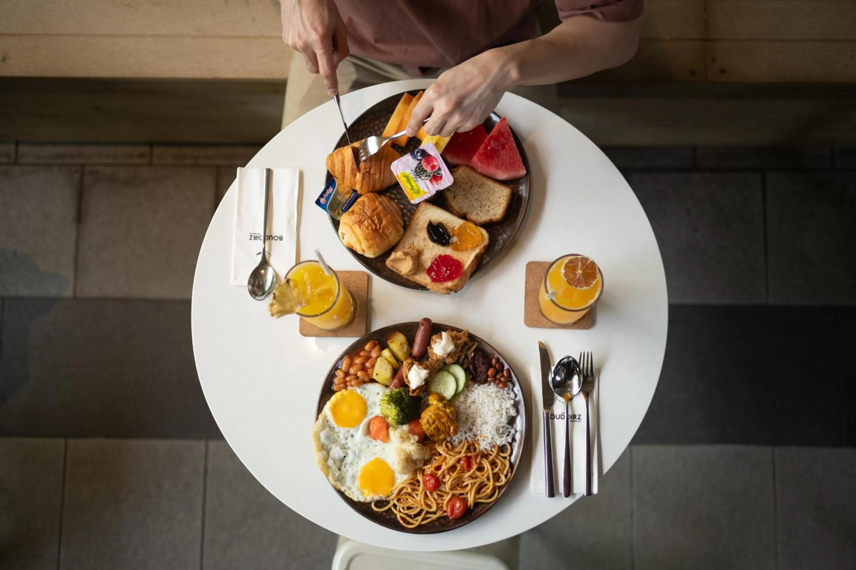 Restaurant/places to eat in Ceylonz Suites KLCC Rooftop Infinity Pool KL Tower View