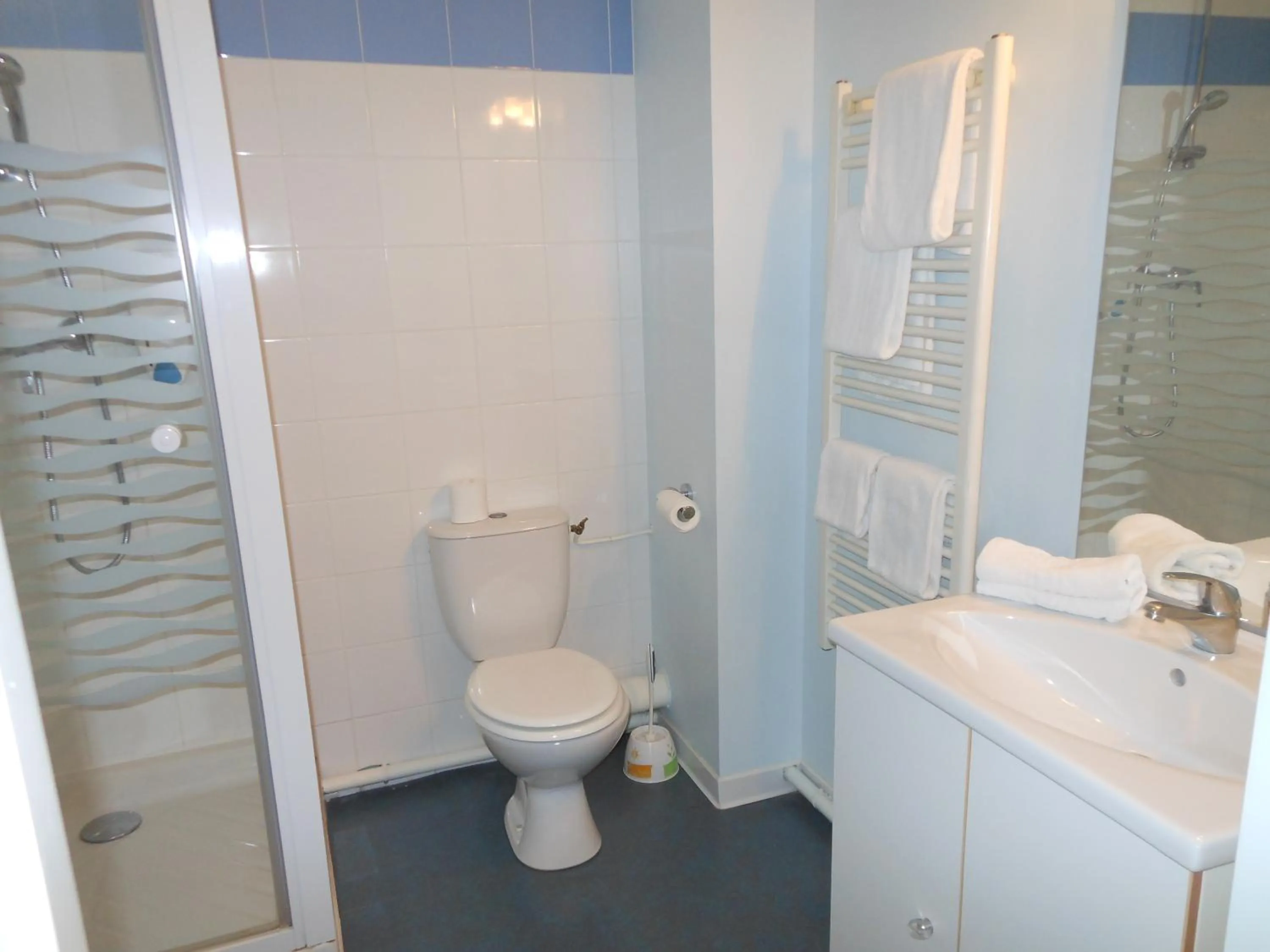 Shower in Hotel du Parc