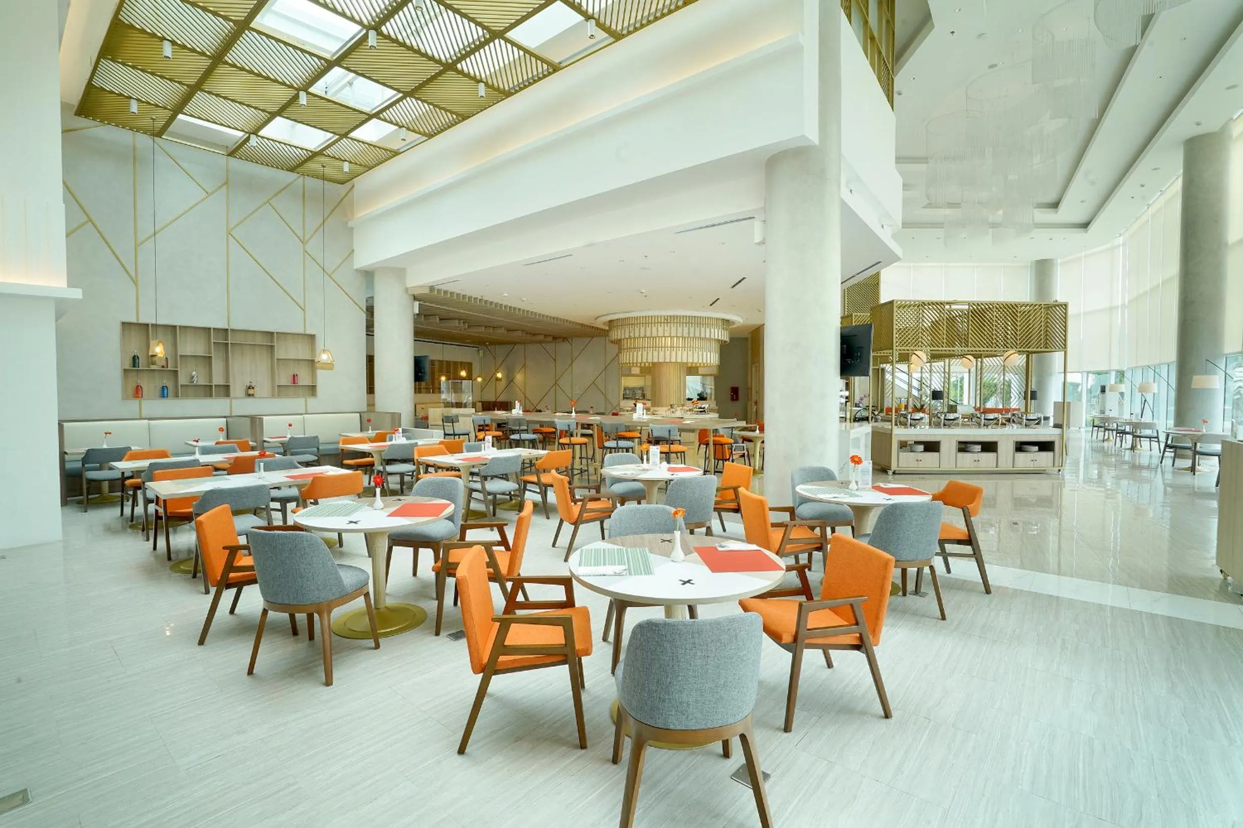 Restaurant/places to eat in Harris Suites Puri Mansion