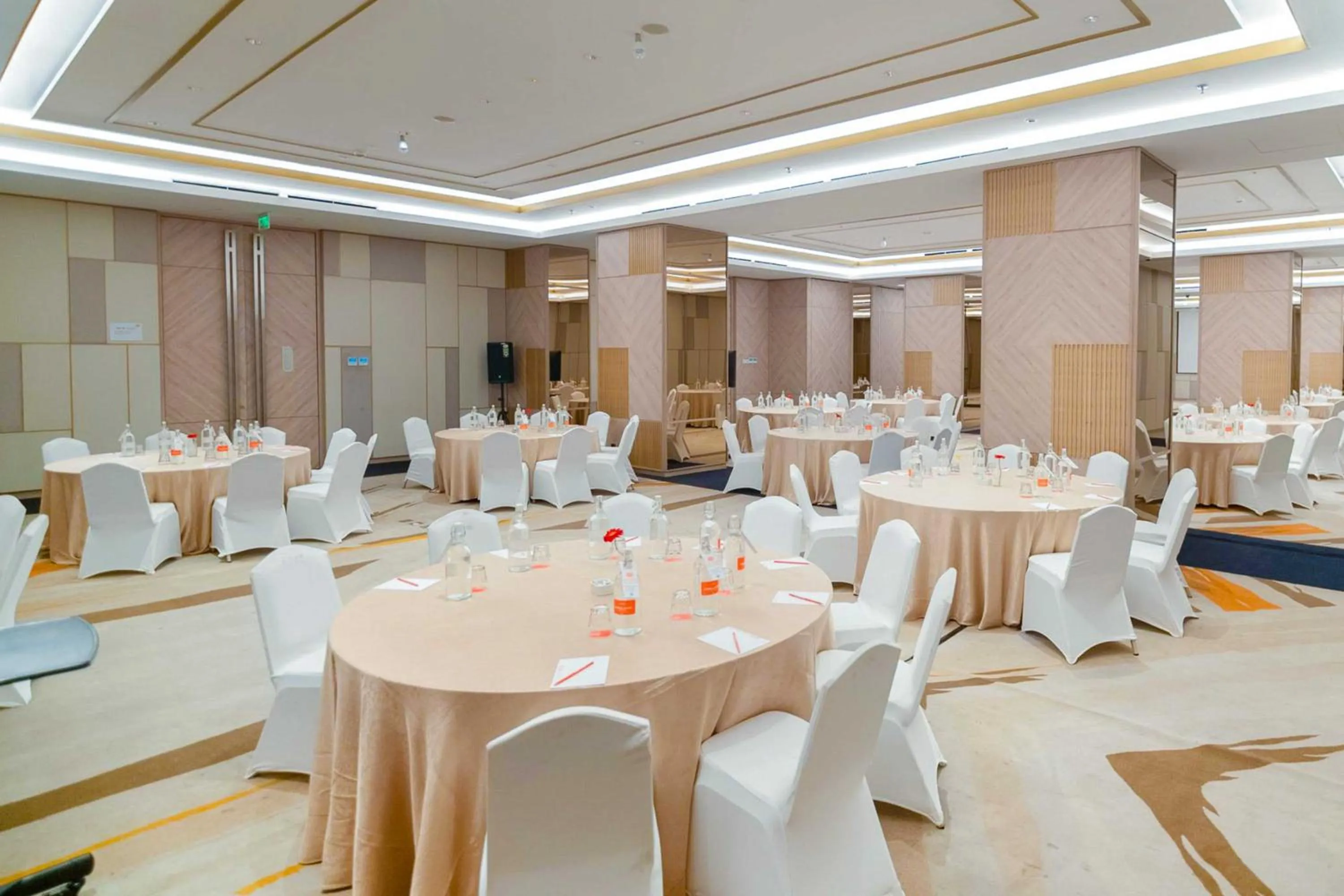 Meeting/conference room in Harris Suites Puri Mansion