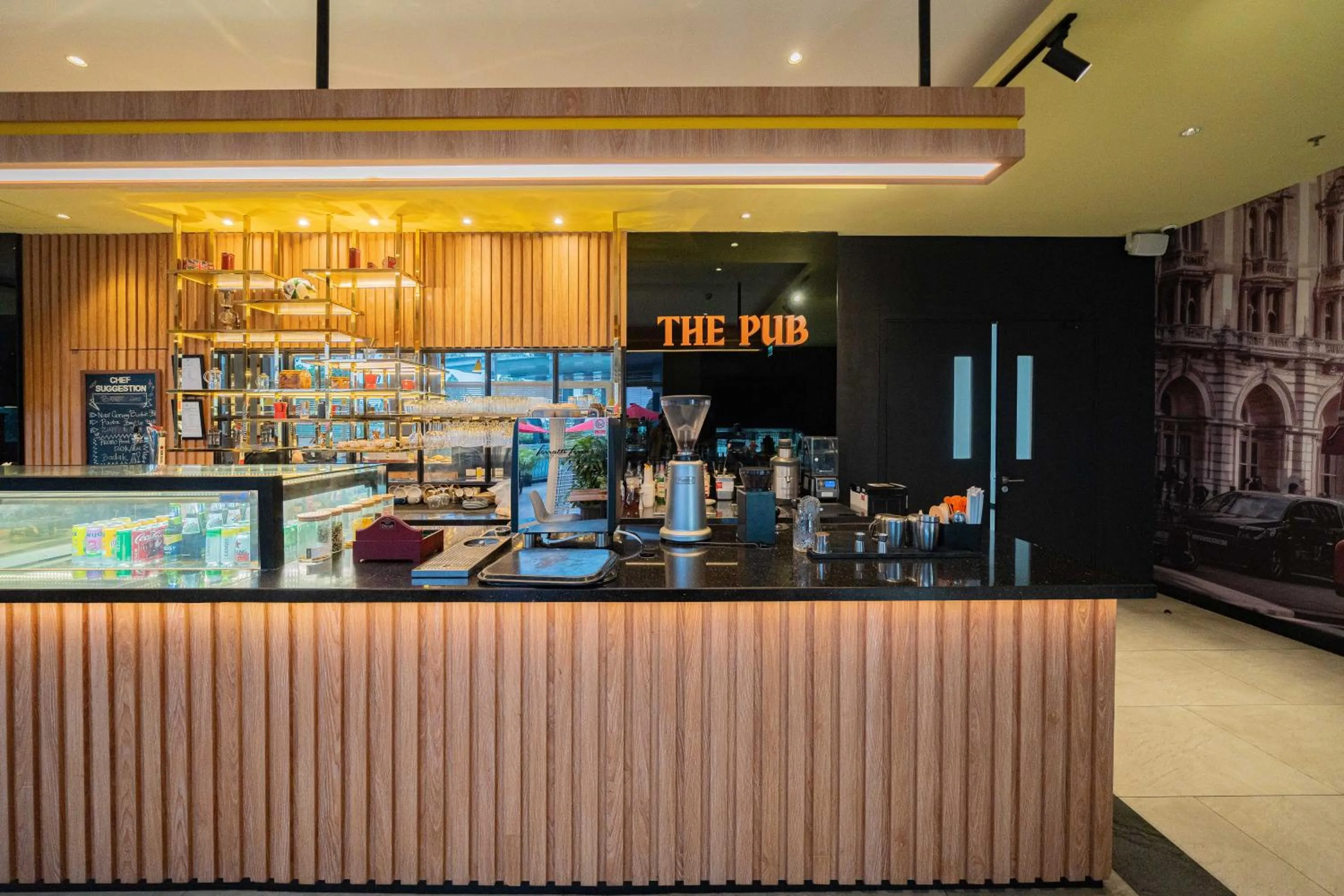 Restaurant/places to eat in Harris Suites Puri Mansion