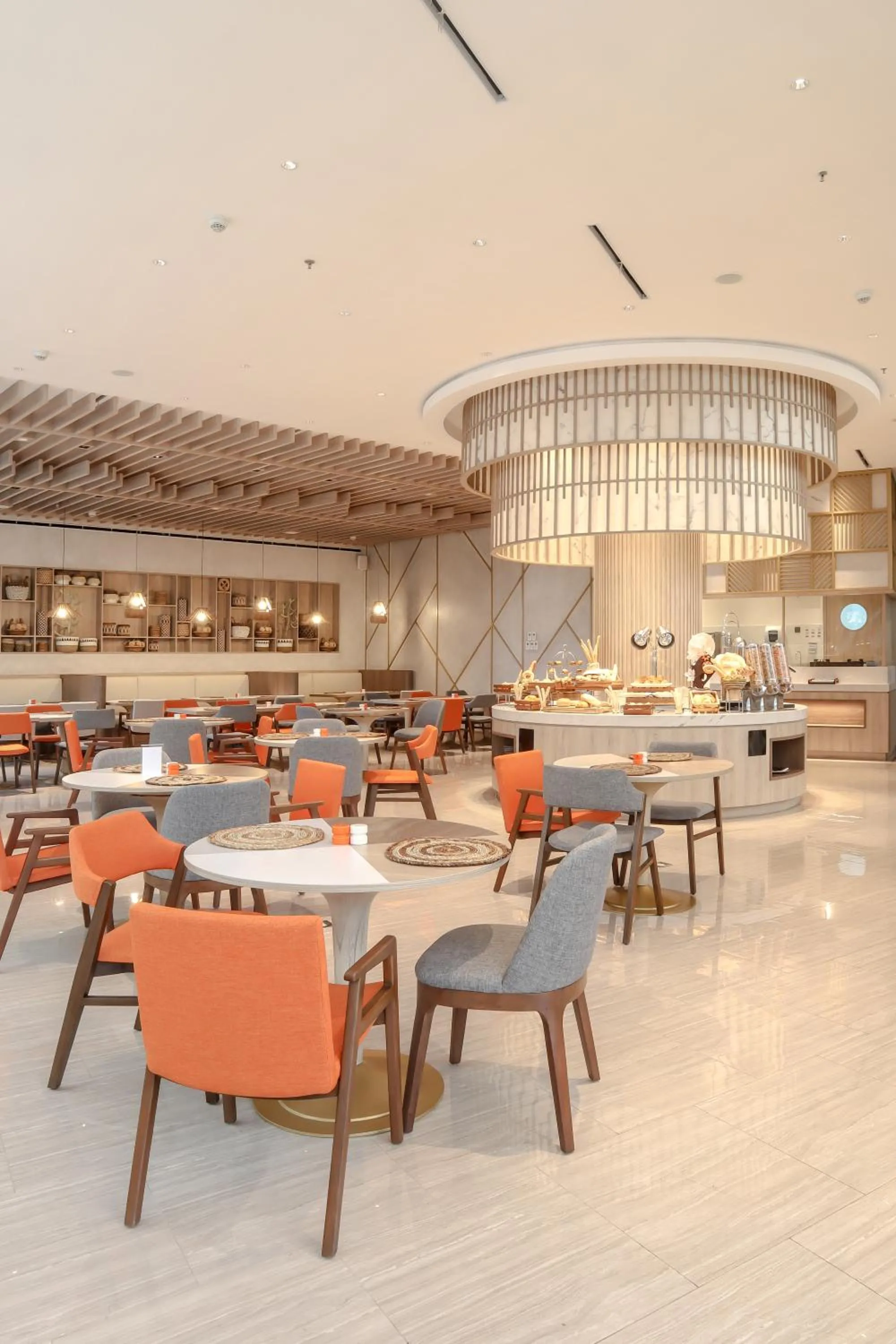 Restaurant/places to eat in Harris Suites Puri Mansion