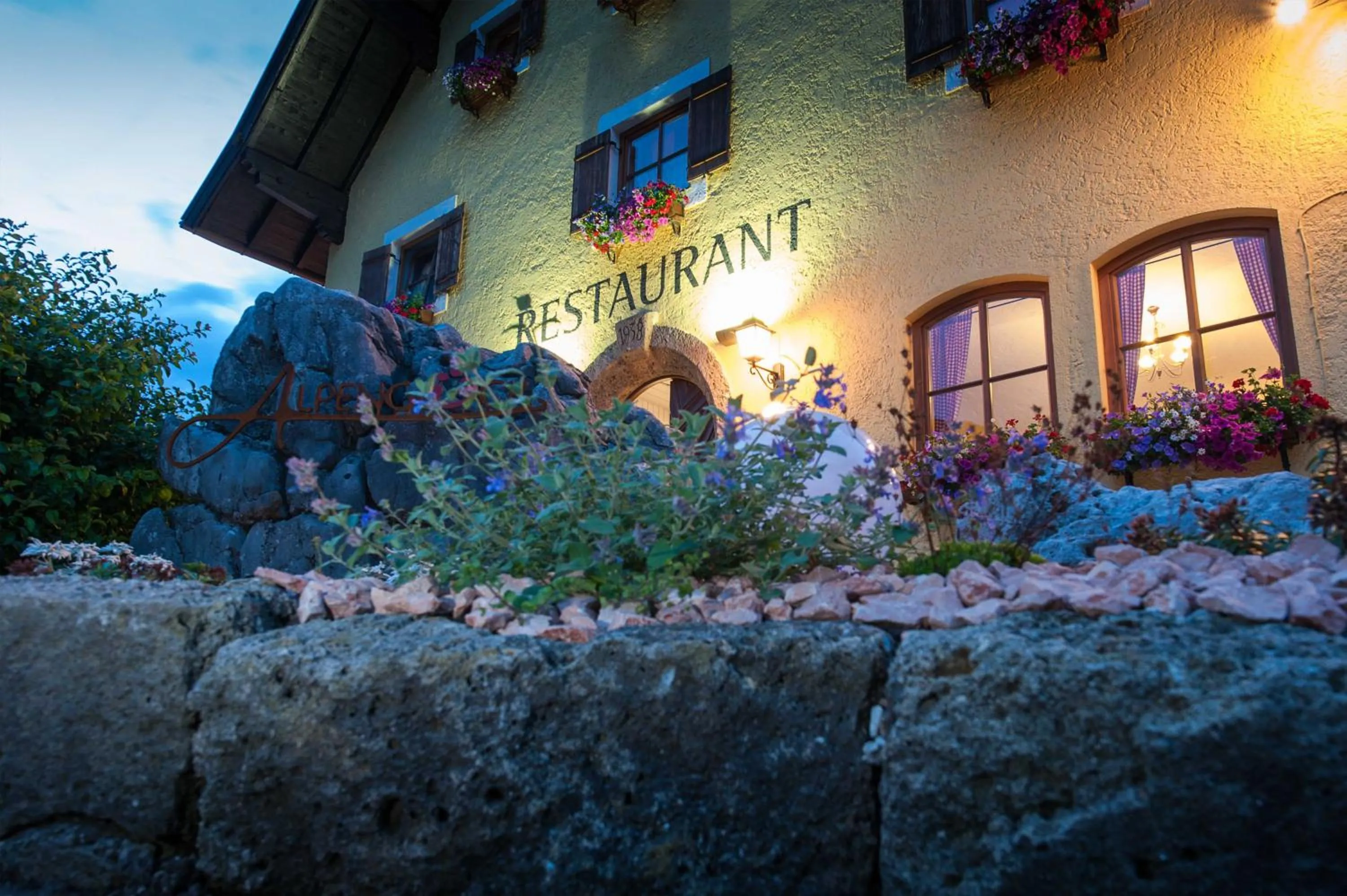 Facade/entrance in DEVA Hotel Alpenglück