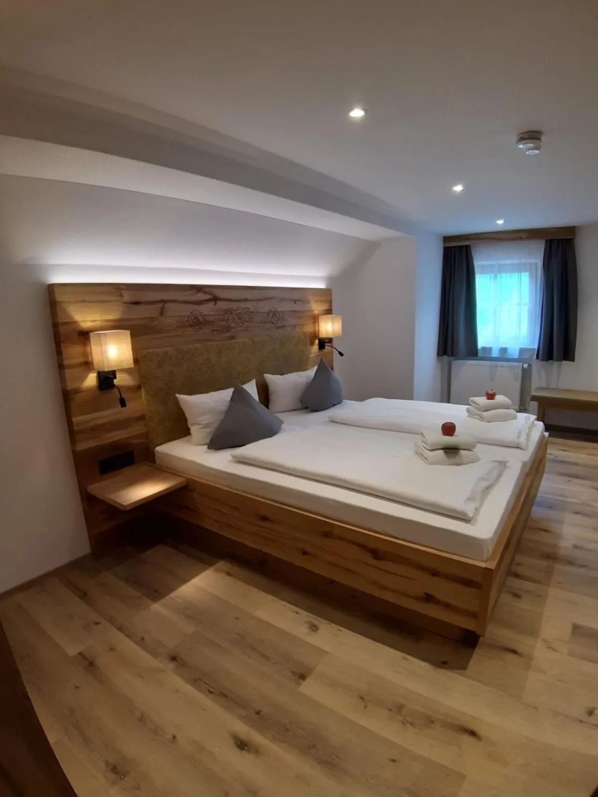 Photo of the whole room, Bed in DEVA Hotel Alpenglück