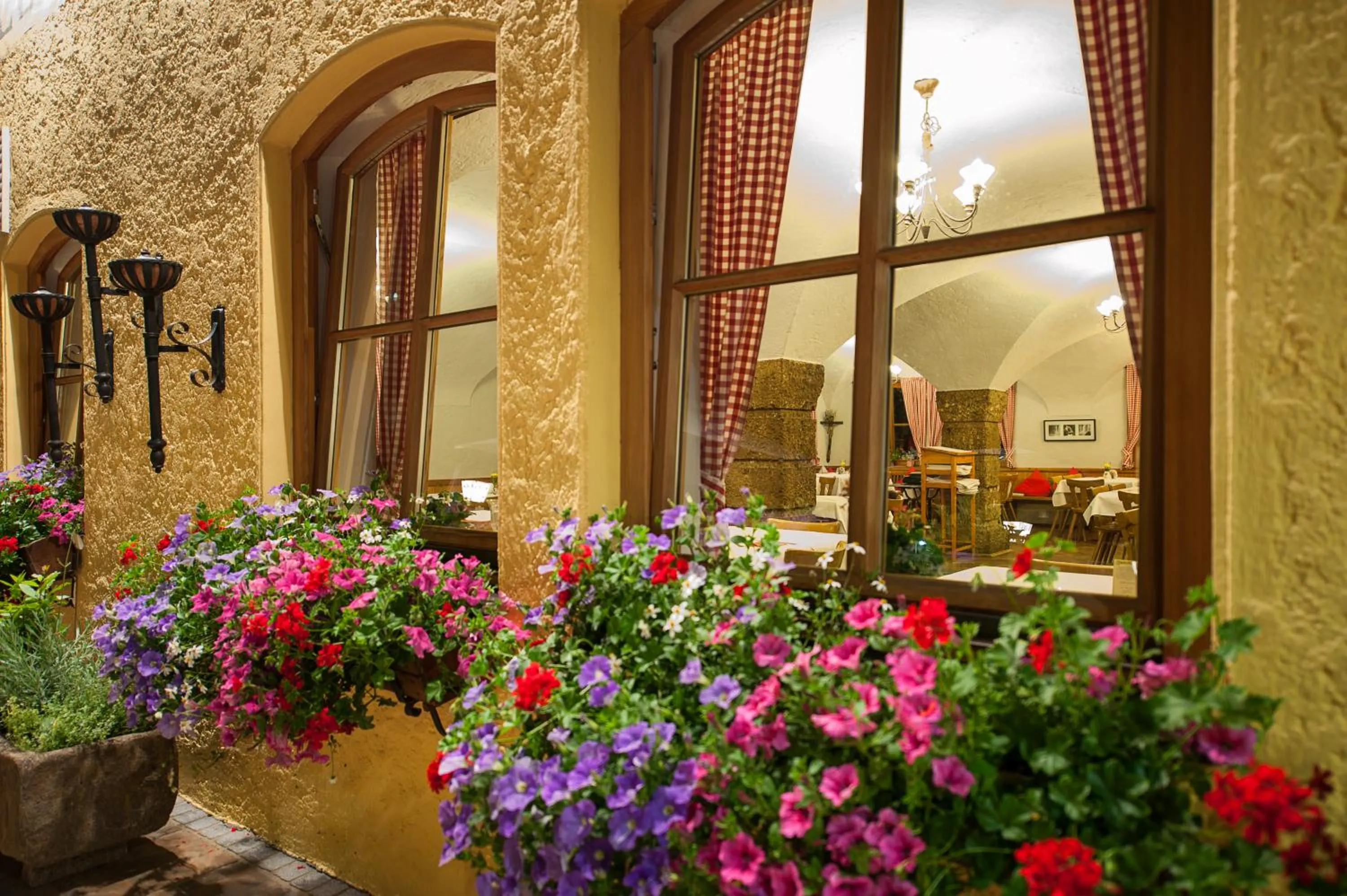 Facade/entrance in DEVA Hotel Alpenglück