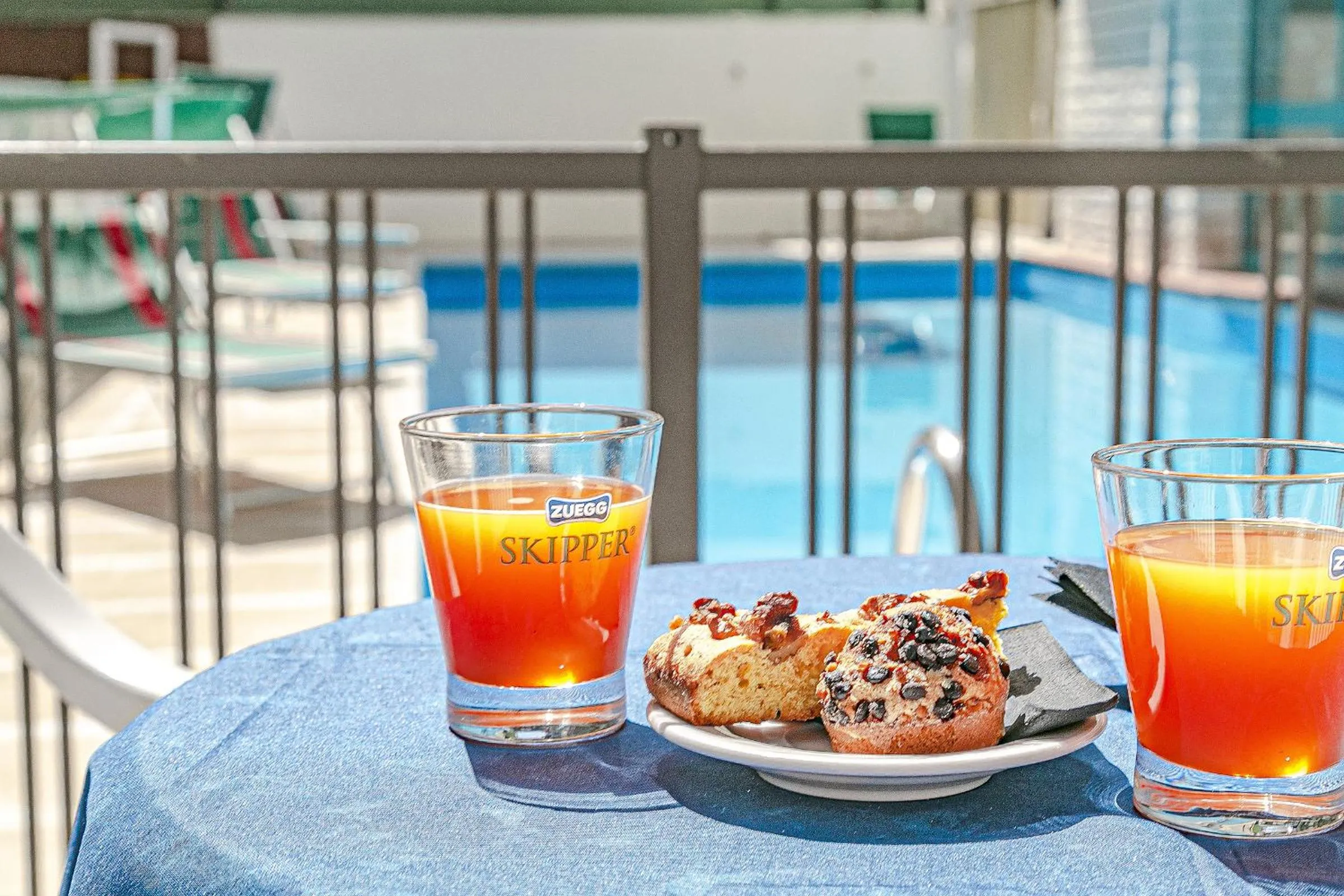 Swimming pool in Hotel Tropical
