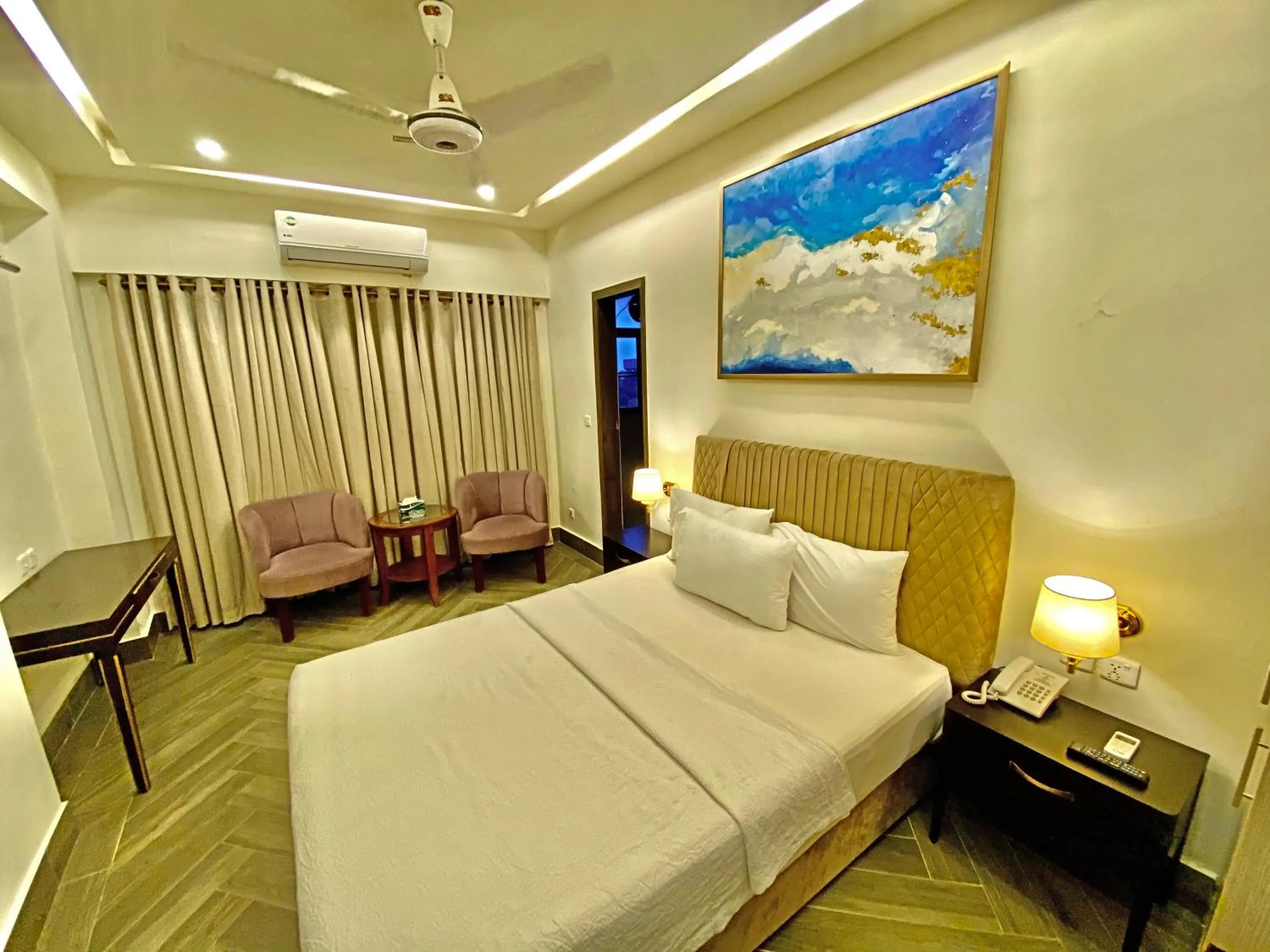 Bed in Shelton's Ambassador