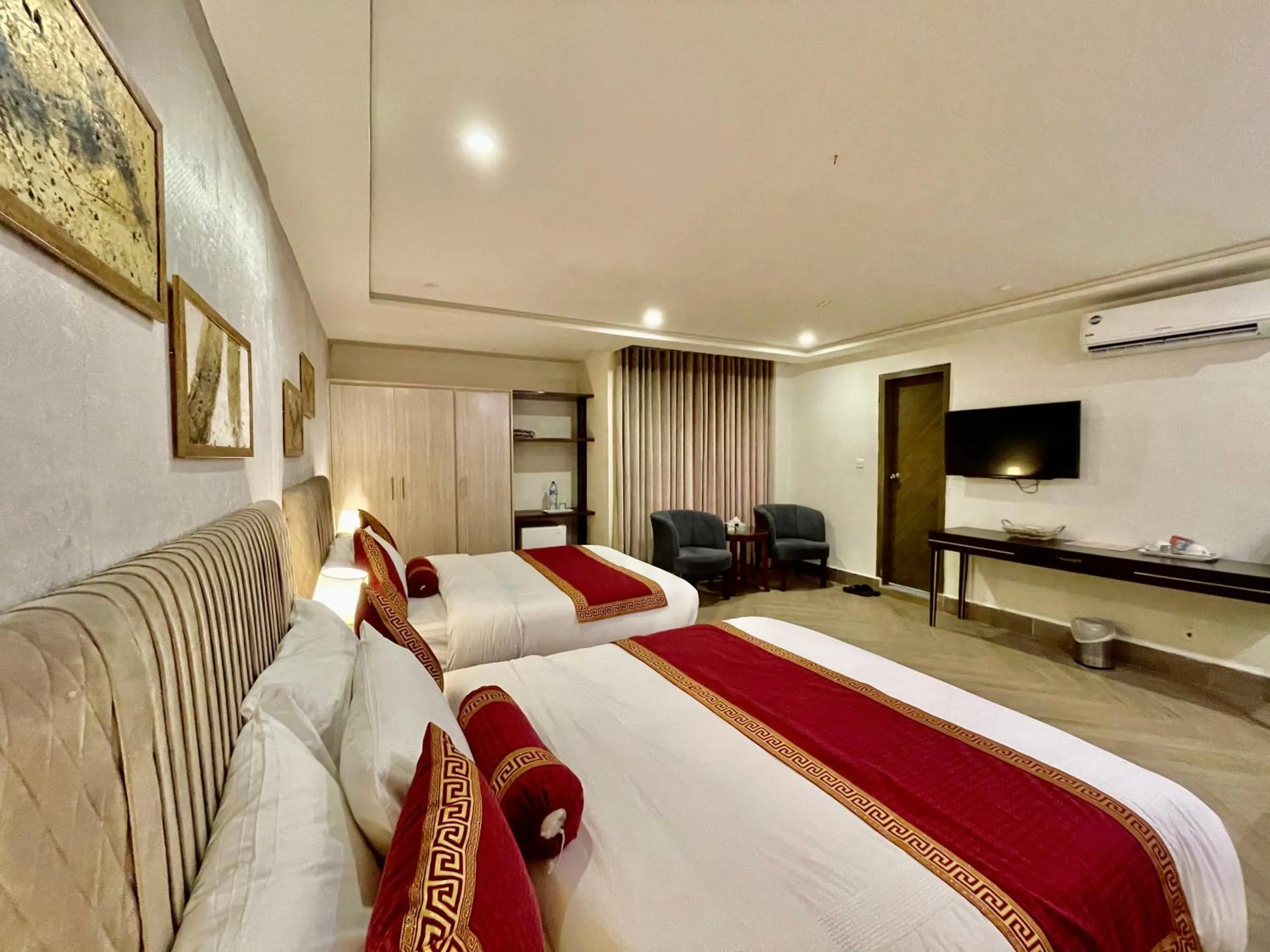 Bed in Shelton's Ambassador