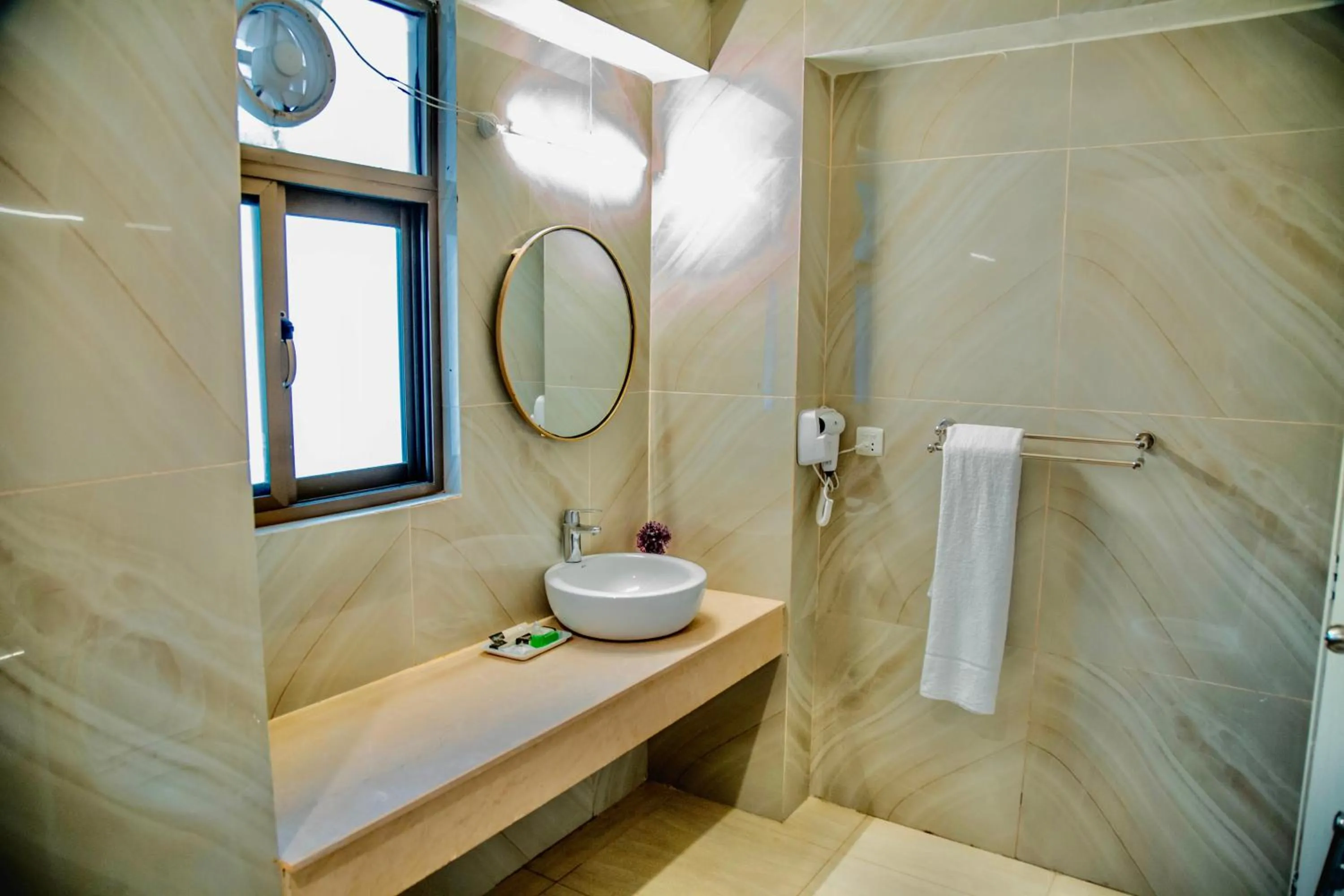 Bathroom in Shelton's Ambassador