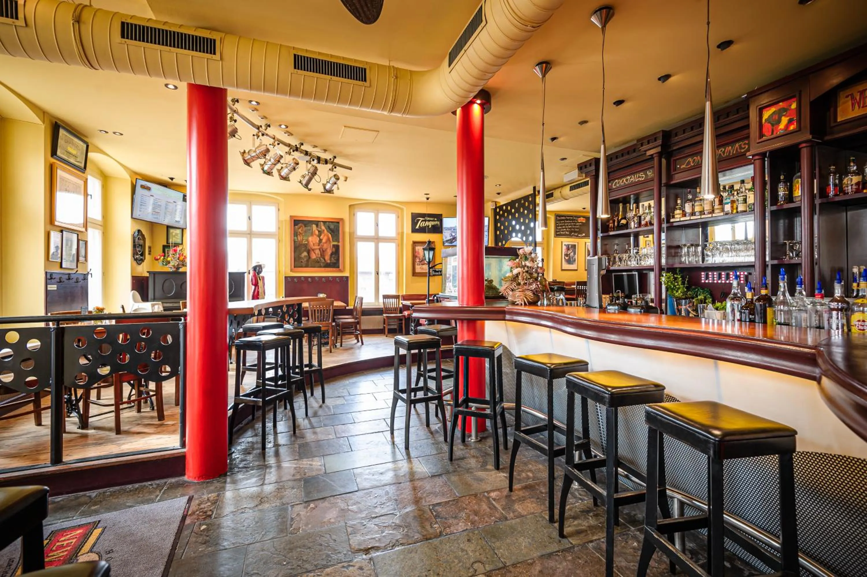 Restaurant/places to eat in Hotel New Orleans