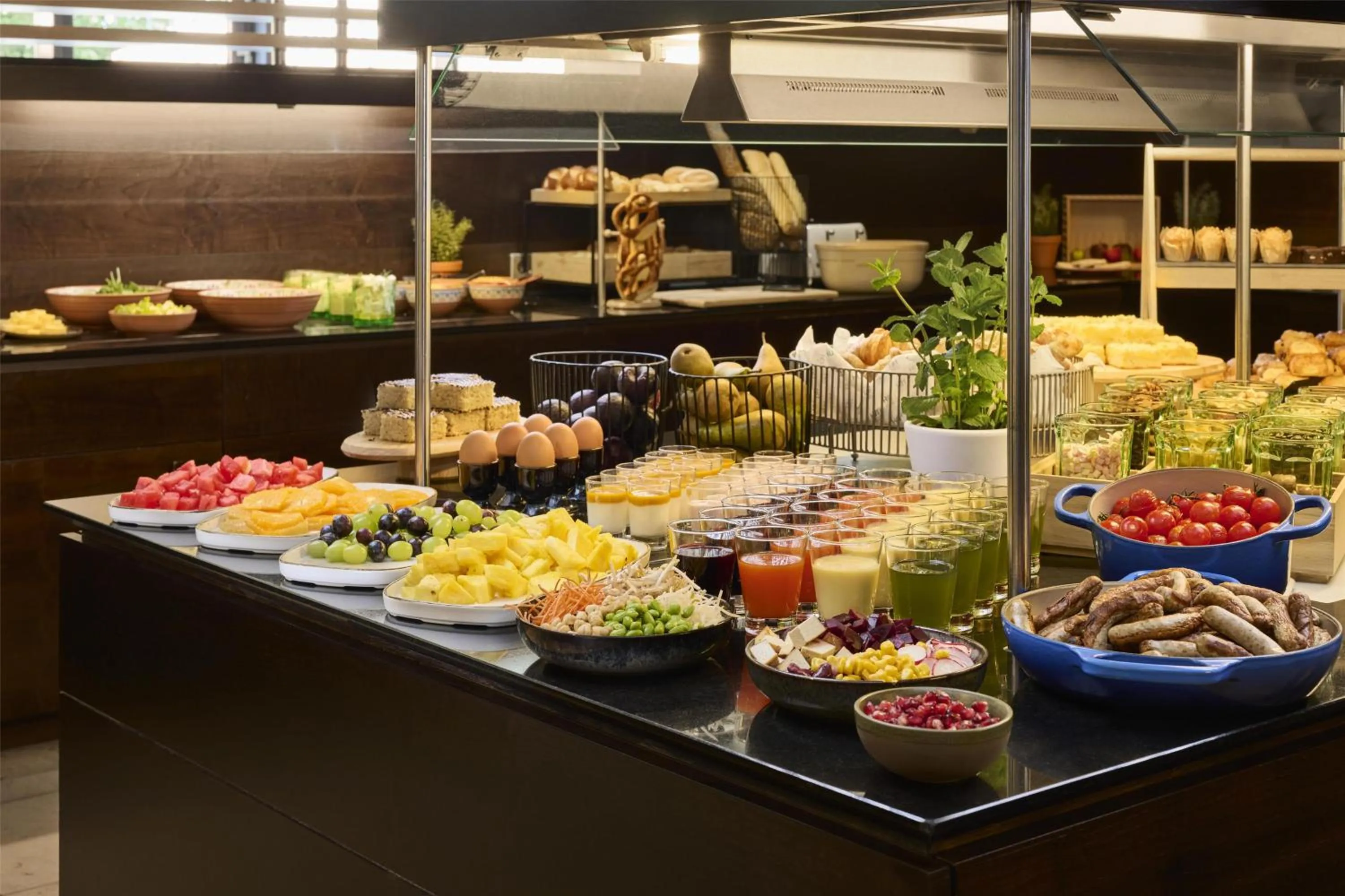 Restaurant/places to eat in NH Stuttgart Airport